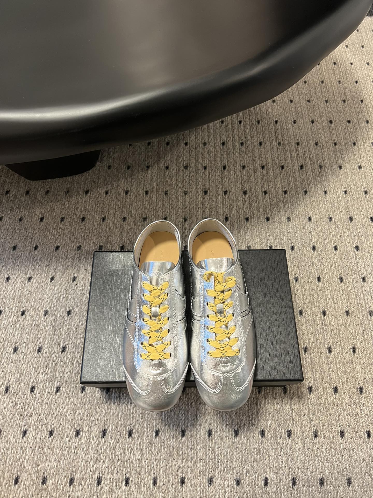 
代购级小众 Dries Van Noten·DVN 复古德训鞋

dvn的德训鞋也太美了吧  drie