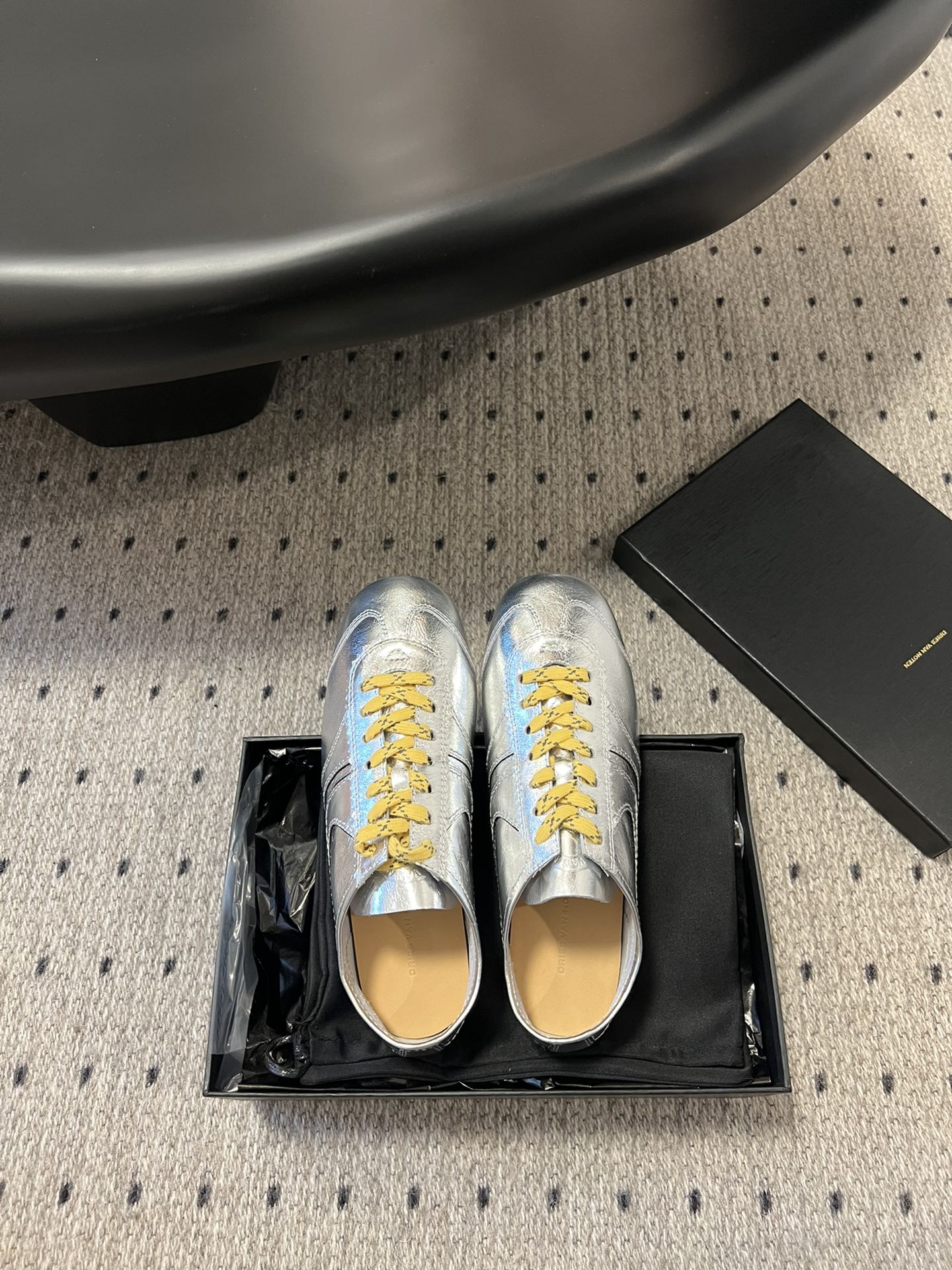 
代购级小众 Dries Van Noten·DVN 复古德训鞋

dvn的德训鞋也太美了吧  drie