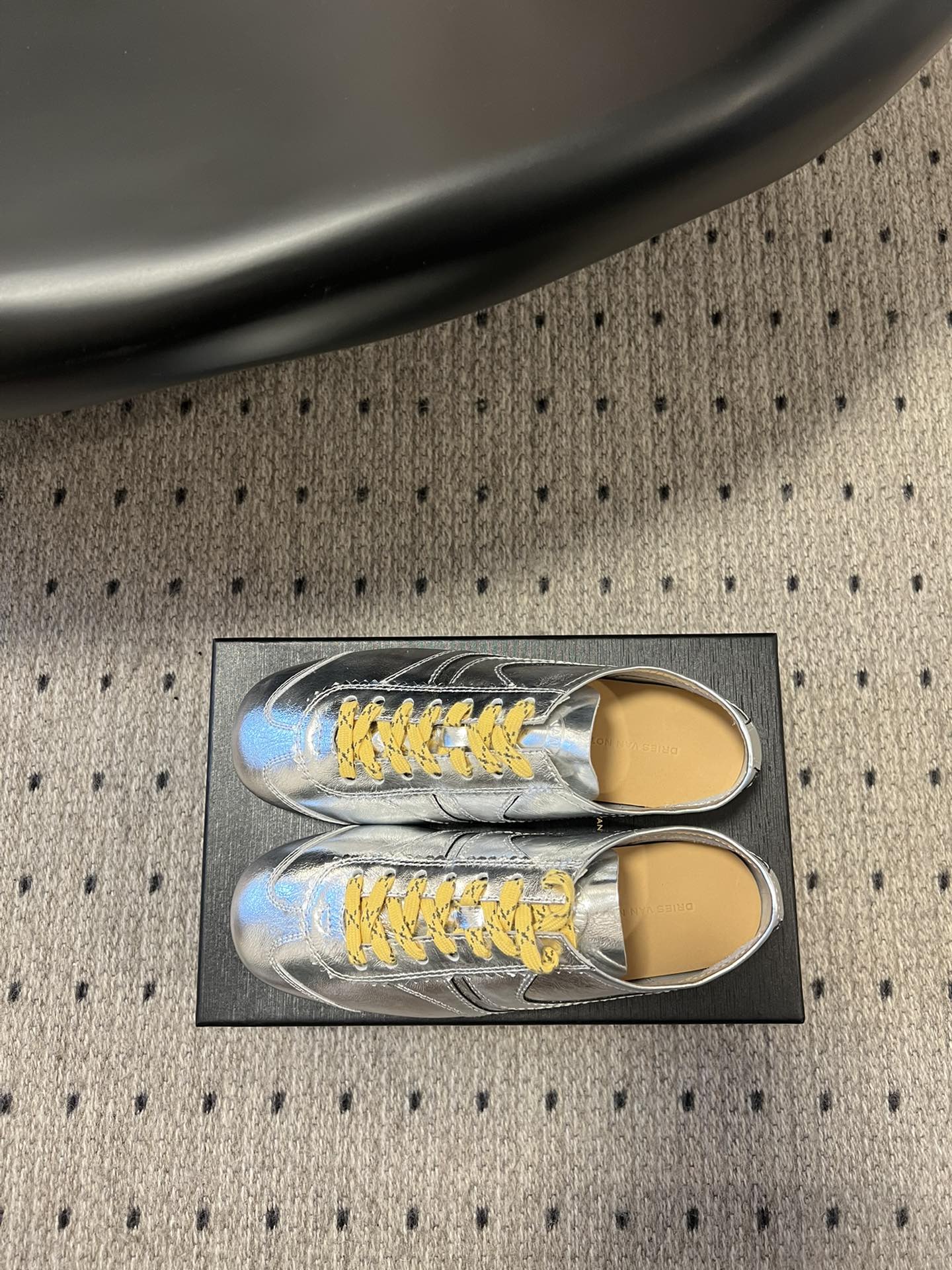 
代购级小众 Dries Van Noten·DVN 复古德训鞋

dvn的德训鞋也太美了吧  drie