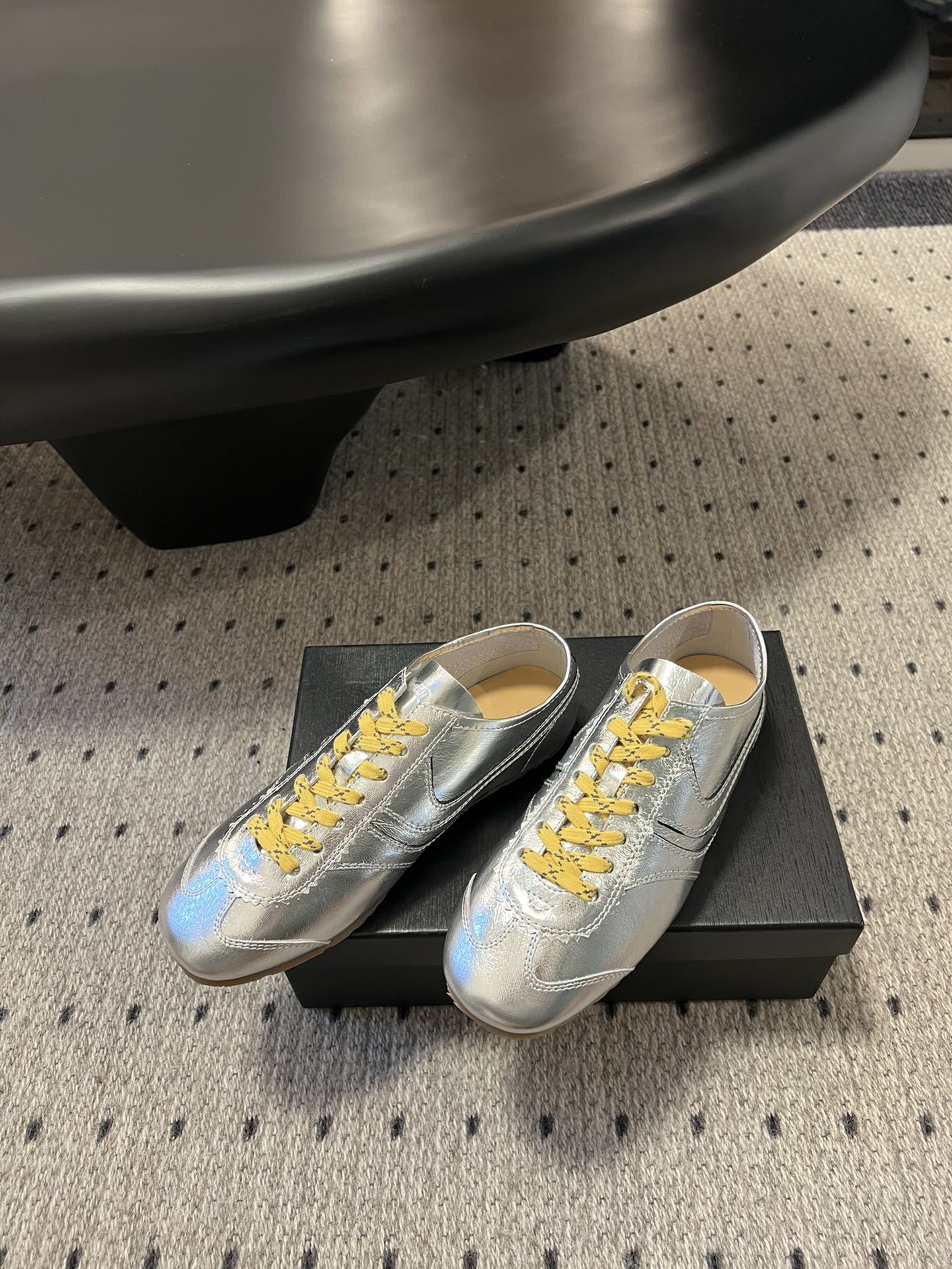 
代购级小众 Dries Van Noten·DVN 复古德训鞋

dvn的德训鞋也太美了吧  drie