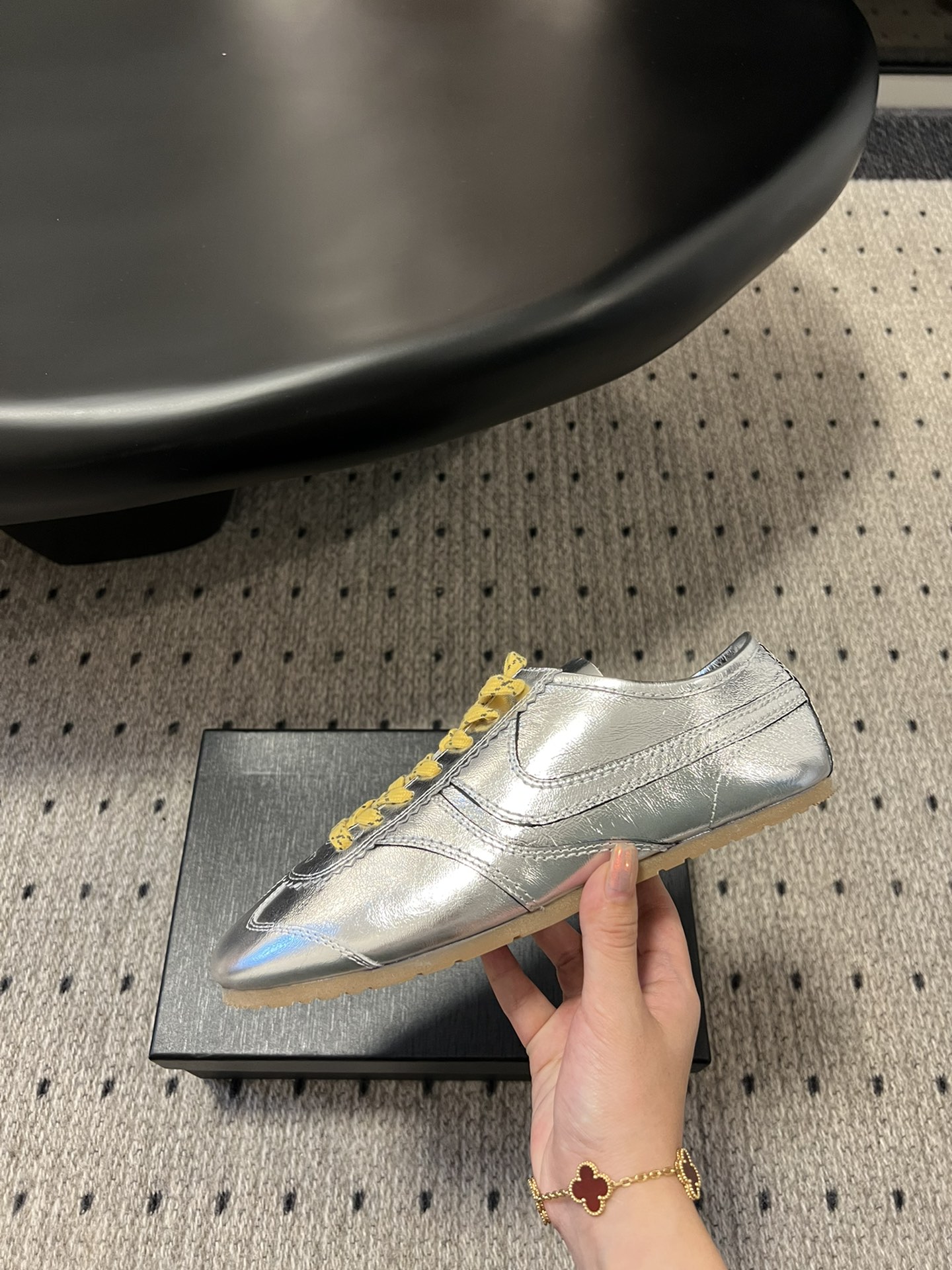 
代购级小众 Dries Van Noten·DVN 复古德训鞋

dvn的德训鞋也太美了吧  drie