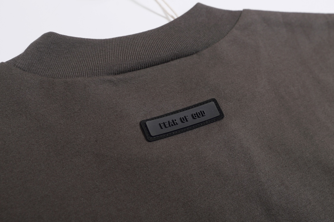 Fear of God Essentials SS24 T恤服装 9