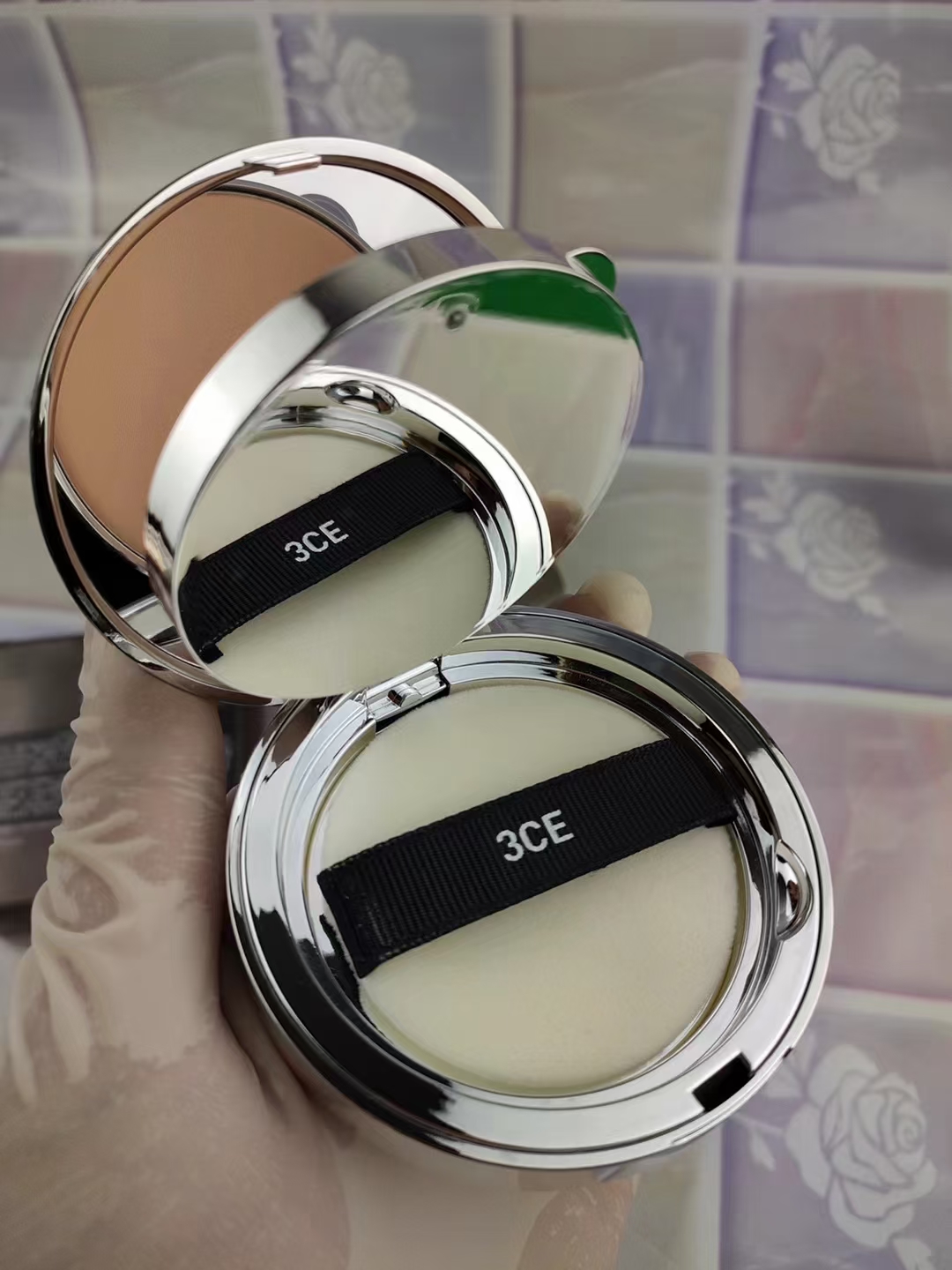42. Polvo compacto 3CE caja plateada 9g 🔜 réplica 1:1 calidad❗️3 colores: marfil#, porcelana#, natural#. Polvo compact…