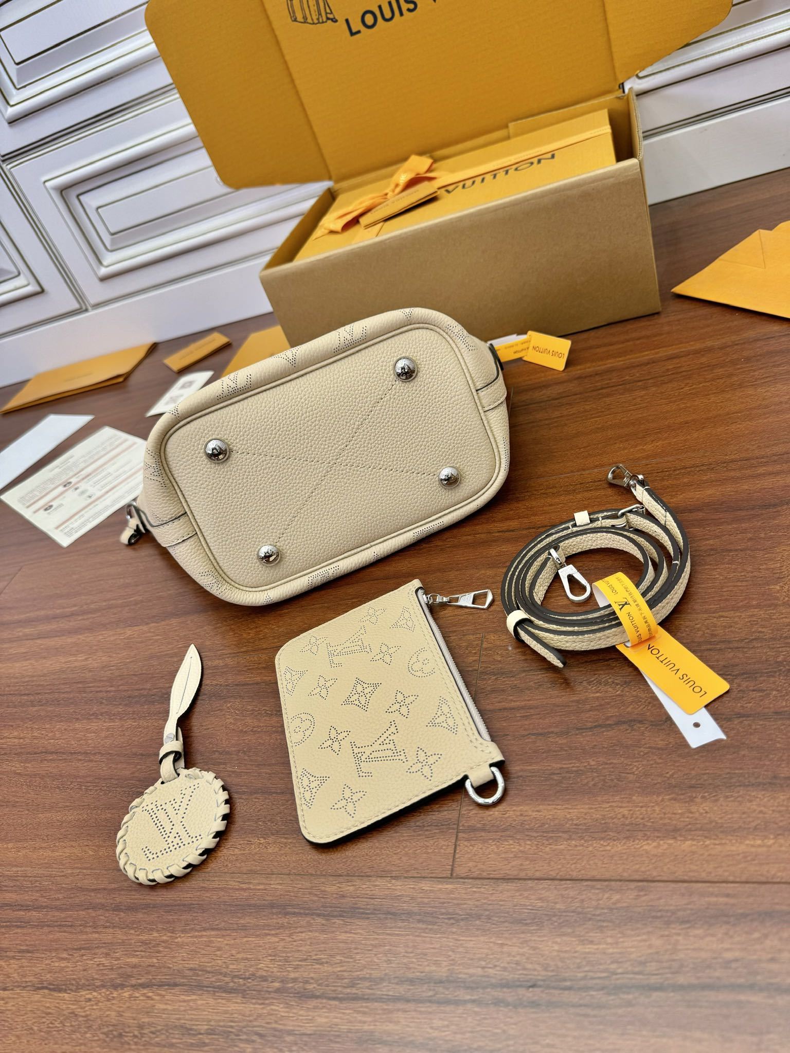 独家首发型号M21909特正版动态码品质提升专柜同步动态电子芯片礼品袋保护纸铜版电子标签合格证皮料是正品