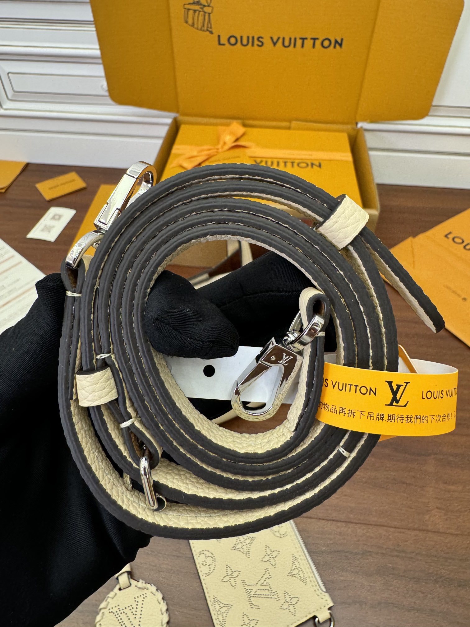独家首发型号M21909特正版动态码品质提升专柜同步动态电子芯片礼品袋保护纸铜版电子标签合格证皮料是正品