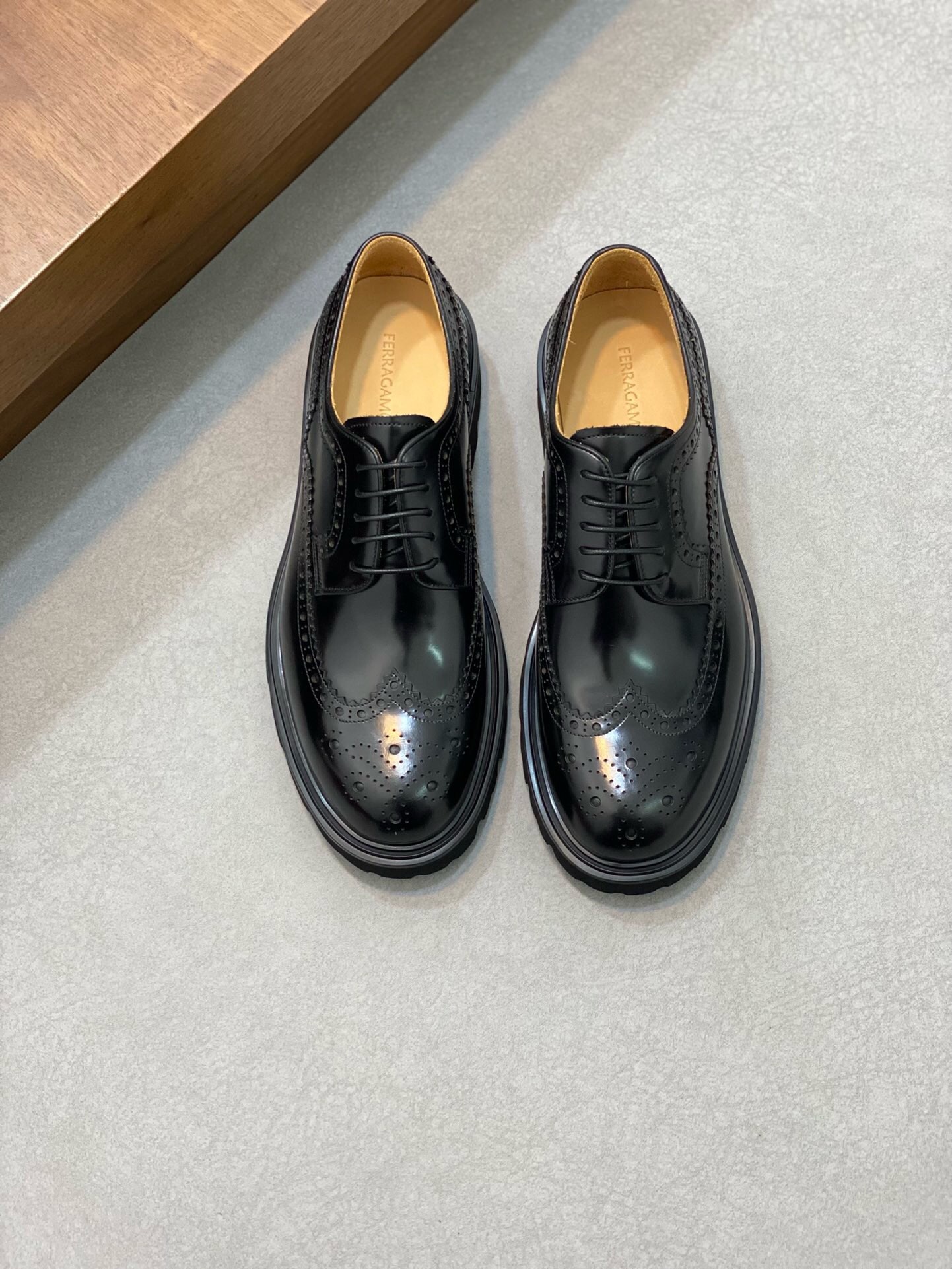 NO:216801,Brand Ferragamo Color original color matching Number 38-44 Standard code Price Material Ferragamo High-quality · Real-life new style Business casual leather shoes Top original single cow goods regular shoe factory upper imported cowhide made luxury cowhide inner high-end quality matching makes the whole shoe high-end and atmospheric Original foamed sole, Ferragamo leather shoes, ferragamo, ferragamo, cowhide19860909品牌Ferragamo 颜色原版配色 码数38-44标准码 价格 材质菲拉格慕高质·实拍新款 商务休闲皮鞋顶级原单牛货正规鞋厂出品鞋面进口牛皮制作奢华牛皮内里高端品质搭配使整个鞋子高端大气 原版发泡大底,菲拉格慕 皮鞋,ferragamo,ferragamo,cowhide,Men's shoes