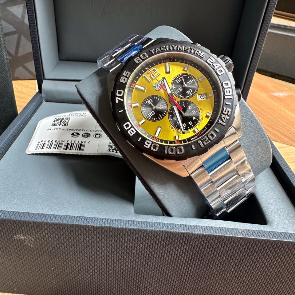 批💰800,新包装加60.新款高颜值上线，硬货。Original Tagheuer,泰格豪雅F1系列 石英表，专柜1万+。 ~43mm表径，蓝宝石镜面，原装机芯支持拆机，超高难度精钢拉丝表带工艺无法仿制，一表一码配吊牌，专柜同步！全新全套