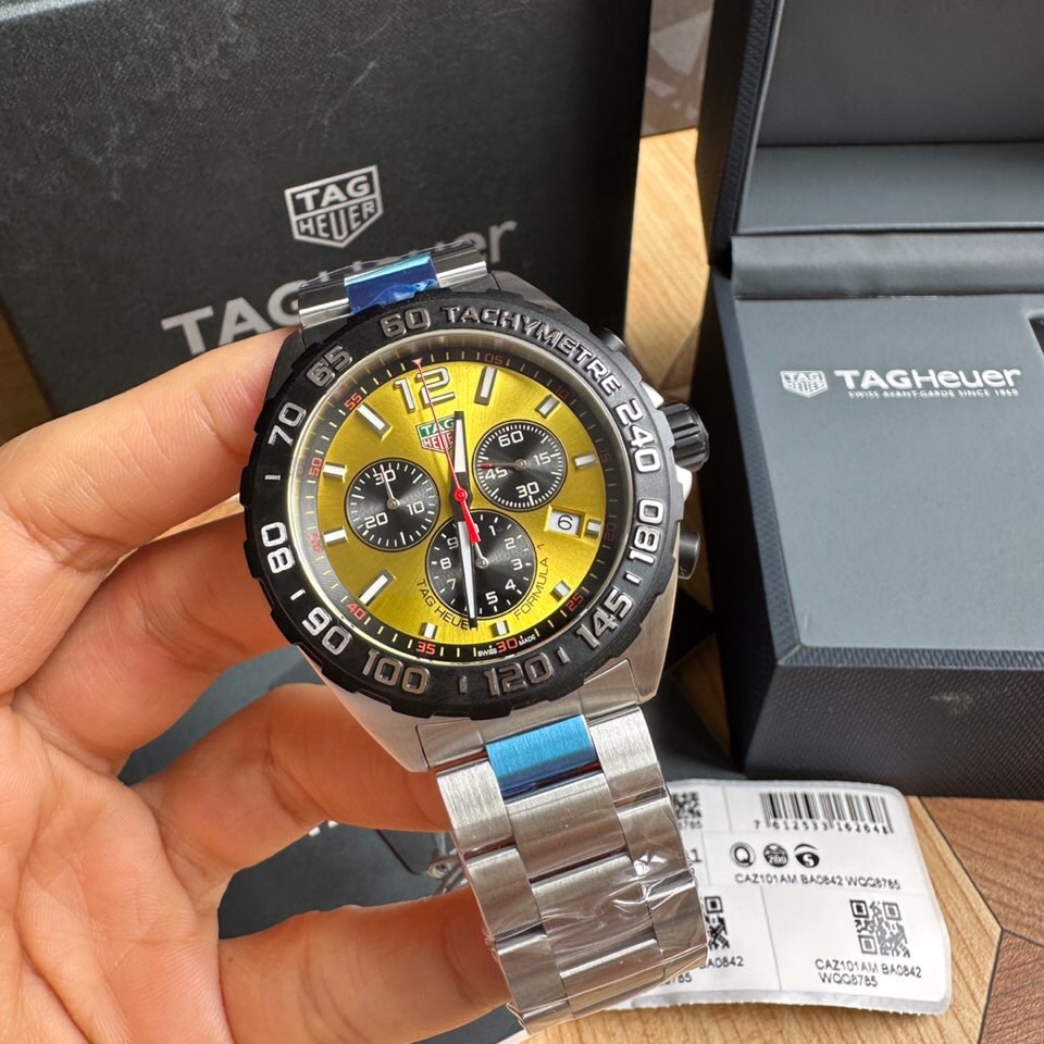 批💰800,新包装加60.新款高颜值上线，硬货。Original Tagheuer,泰格豪雅F1系列 石英表，专柜1万+。 ~43mm表径，蓝宝石镜面，原装机芯支持拆机，超高难度精钢拉丝表带工艺无法仿制，一表一码配吊牌，专柜同步！全新全套