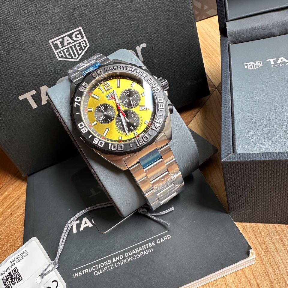 批💰800,新包装加60.新款高颜值上线，硬货。Original Tagheuer,泰格豪雅F1系列 石英表，专柜1万+。 ~43mm表径，蓝宝石镜面，原装机芯支持拆机，超高难度精钢拉丝表带工艺无法仿制，一表一码配吊牌，专柜同步！全新全套