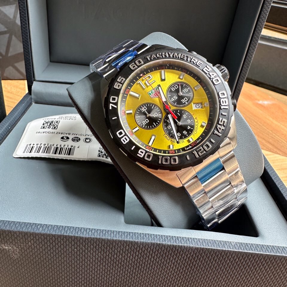 批💰800,新包装加60.新款高颜值上线，硬货。Original Tagheuer,泰格豪雅F1系列 石英表，专柜1万+。 ~43mm表径，蓝宝石镜面，原装机芯支持拆机，超高难度精钢拉丝表带工艺无法仿制，一表一码配吊牌，专柜同步！全新全套