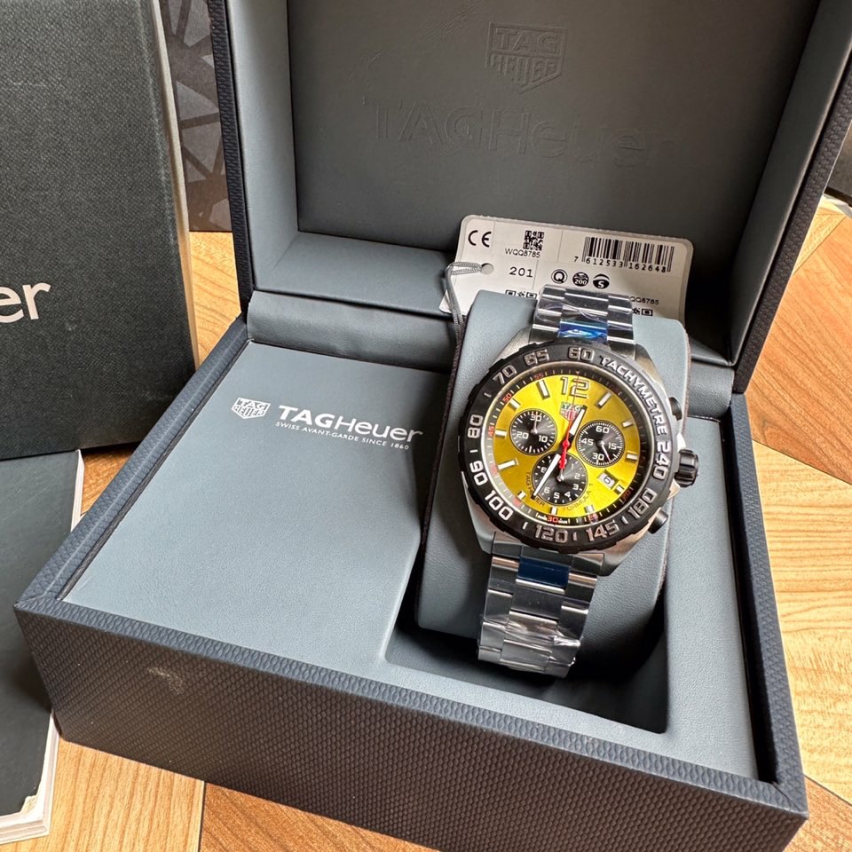 批💰800,新包装加60.新款高颜值上线，硬货。Original Tagheuer,泰格豪雅F1系列 石英表，专柜1万+。 ~43mm表径，蓝宝石镜面，原装机芯支持拆机，超高难度精钢拉丝表带工艺无法仿制，一表一码配吊牌，专柜同步！全新全套