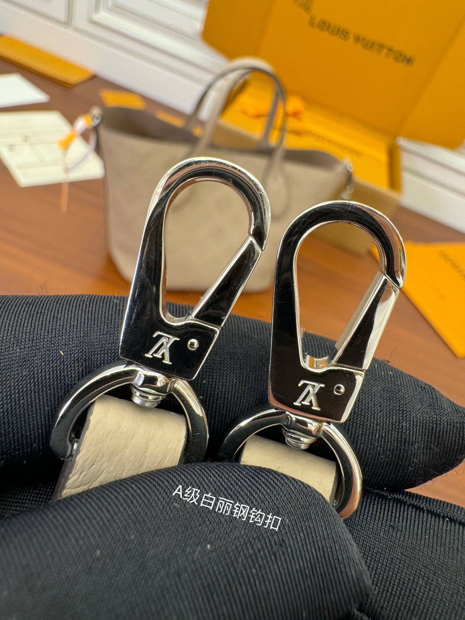 独家首发型号M21849特正版动态码品质提升专柜同步动态电子芯片礼品袋保护纸铜版电子标签合格证皮料是正品