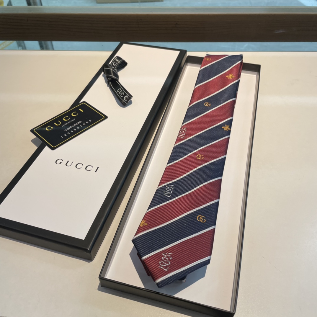 特价配包装G家男士领带系列稀有展现精湛手工与时尚优雅的理想选择这款领带将标志性的主题动物小蜜蜂与斜纹织带