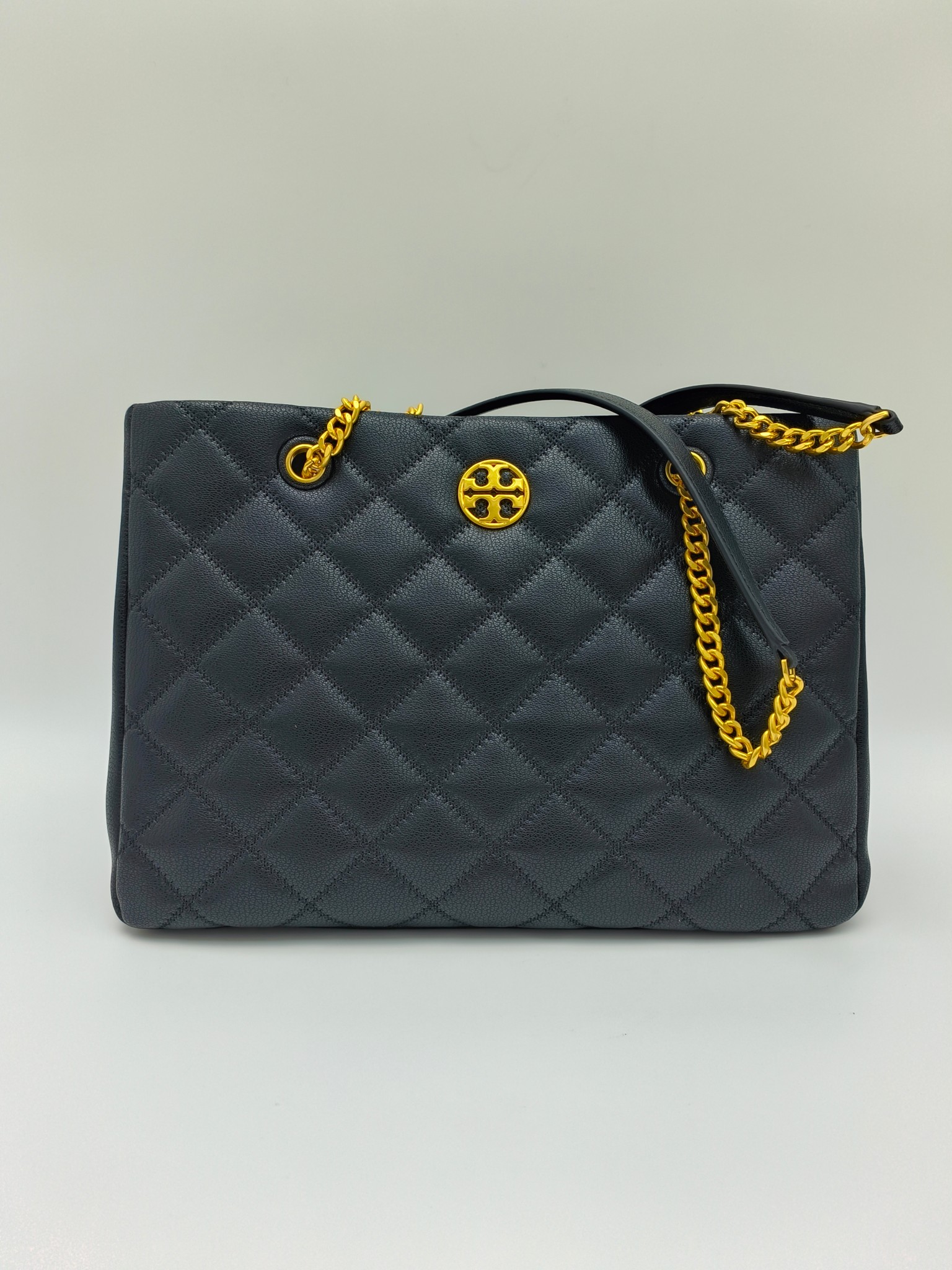 原单490
003#最新款 手提包 单肩包，山羊皮，菱格车线工艺！袋口有磁扣，中格一拉链，容量大，出行一包搞定！尺寸：底长34*高26*宽14