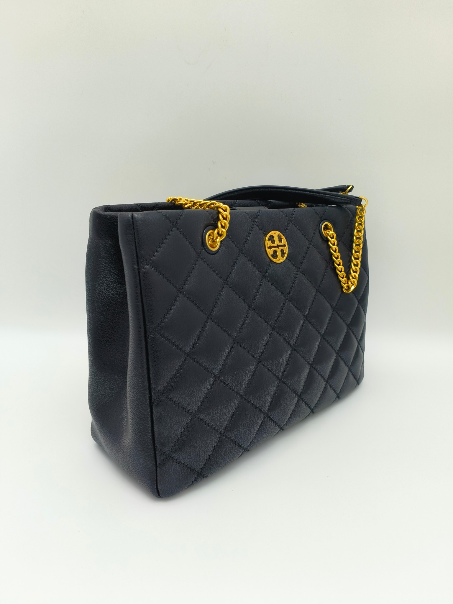 原单490
003#最新款 手提包 单肩包，山羊皮，菱格车线工艺！袋口有磁扣，中格一拉链，容量大，出行一包搞定！尺寸：底长34*高26*宽14