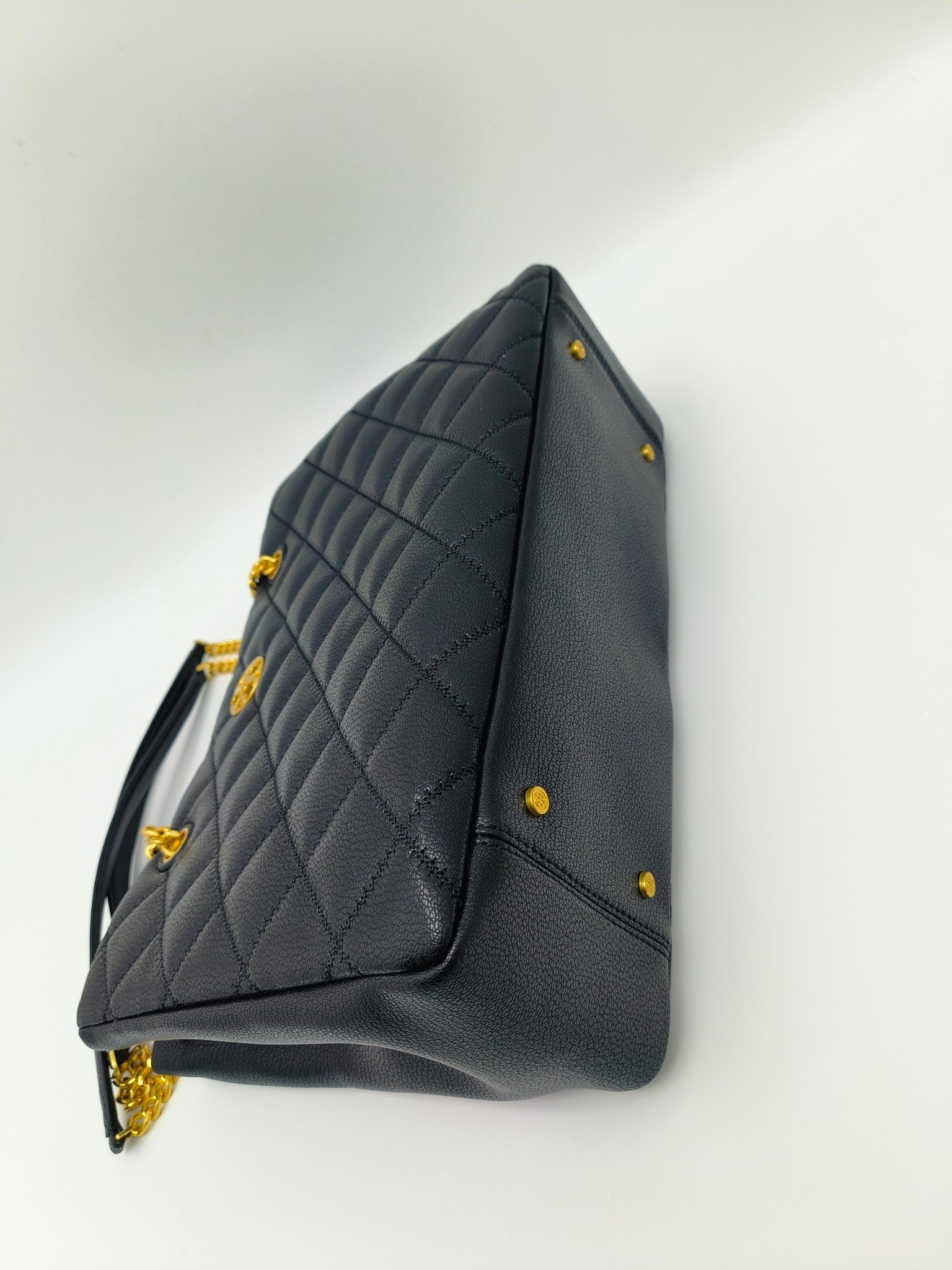 原单490
003#最新款 手提包 单肩包，山羊皮，菱格车线工艺！袋口有磁扣，中格一拉链，容量大，出行一包搞定！尺寸：底长34*高26*宽14