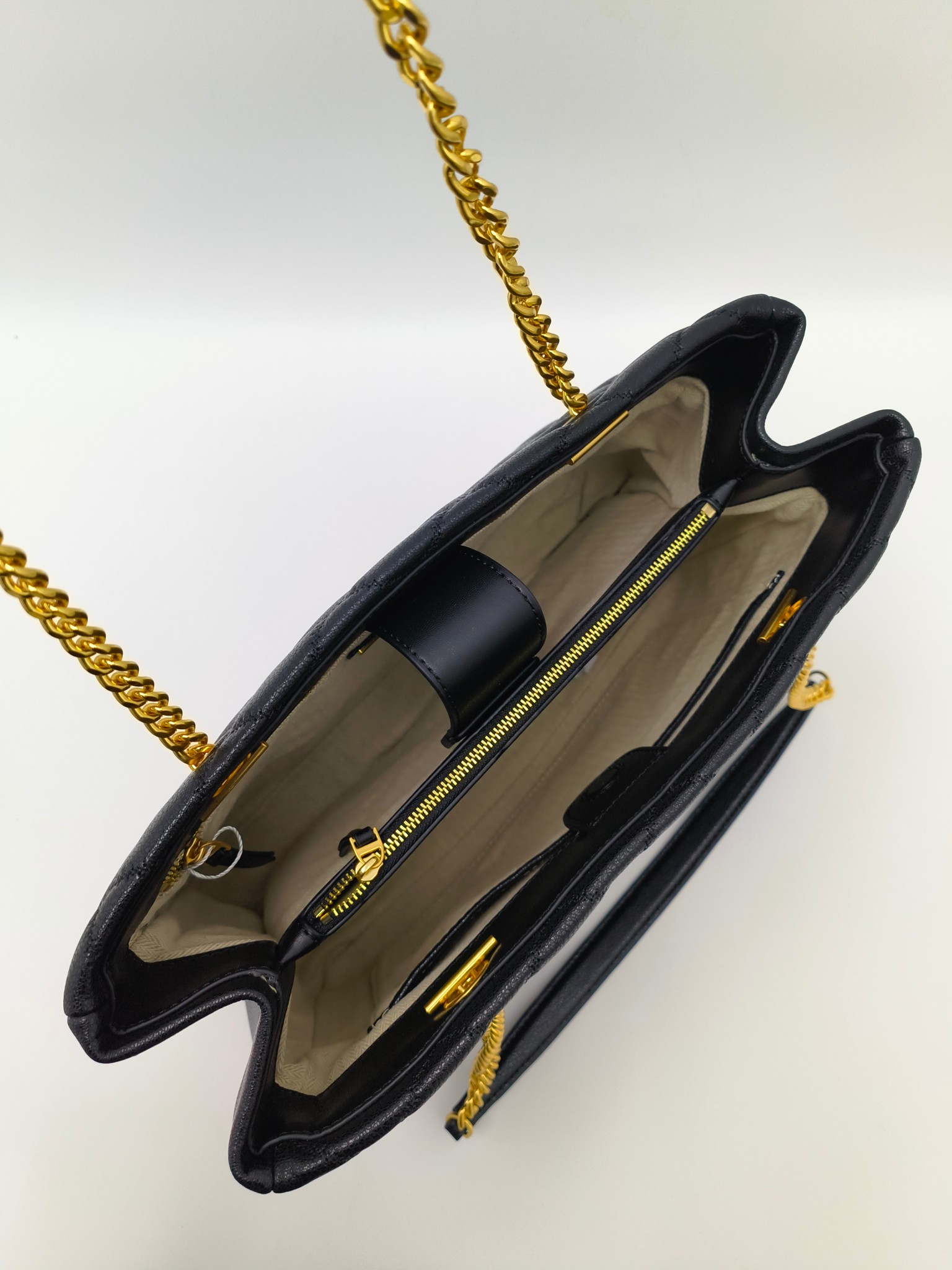 原单490
003#最新款 手提包 单肩包，山羊皮，菱格车线工艺！袋口有磁扣，中格一拉链，容量大，出行一包搞定！尺寸：底长34*高26*宽14