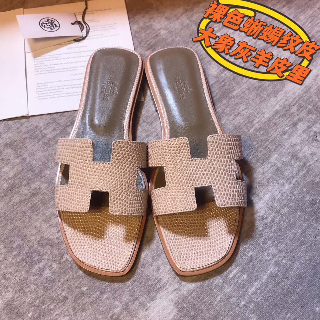 NO:337544,High-end customization - H slippers H new slippers are made differently from the previous foot padding process. The latest practices are imported Italian leather outsole, seamless craftsmanship. Standard national code. Official website picture Model number: H-2 Fabric: nude lizard pattern leather Inner: gray sheepskin foot pad: gray sheepskin half-pack foot pad Midsole: injection molded midsole Outsole: Italian leather outsole Unit price: Midsole leather midsole Outsole Italian leather seamless outsole Unit price Size number 34-44 Note: (custom made, no return and exchange) (43.44 plus 50) Reference: H-2 Color:nude/nude Material:cow lizard leather Lining:goat leather Heel height:1cm Midsole:injection molding  Sole:leather sole : Midsole:leather Sole:leather sole : Size:34-44 43.44RMB Note:no return or exchanges, chanel,slippers,sheepskin,Leather soles19860909高端定制-H拖鞋 H新款的拖鞋,与以前的垫脚的工艺不同制作,最新做法,进口意大利真皮大底,无缝工艺.标准国码. 官网图 款号:H-2 面料:裸色蜥蜴纹皮 内里:灰色色羊皮 垫脚:灰色羊皮半包垫脚 中底:注塑中底 大底:意大利真皮大底 单价: 中底真皮中底 大底意大利真皮无缝大底 单价 码数34-44 注意:（定做,不退换）  (43.44加50） Reference:H-2 Color:nude/nude Material:cow lizard leather Lining:goat leather Heel heigh:1cm Midsole:injection molding Sole:leather sole : Midsole:leather Sole:leather sole : Size:34-44 43.44RMB Note:no return or exchanges,,chanel,slippers,sheepskin,Leather soles,Women's Shoes