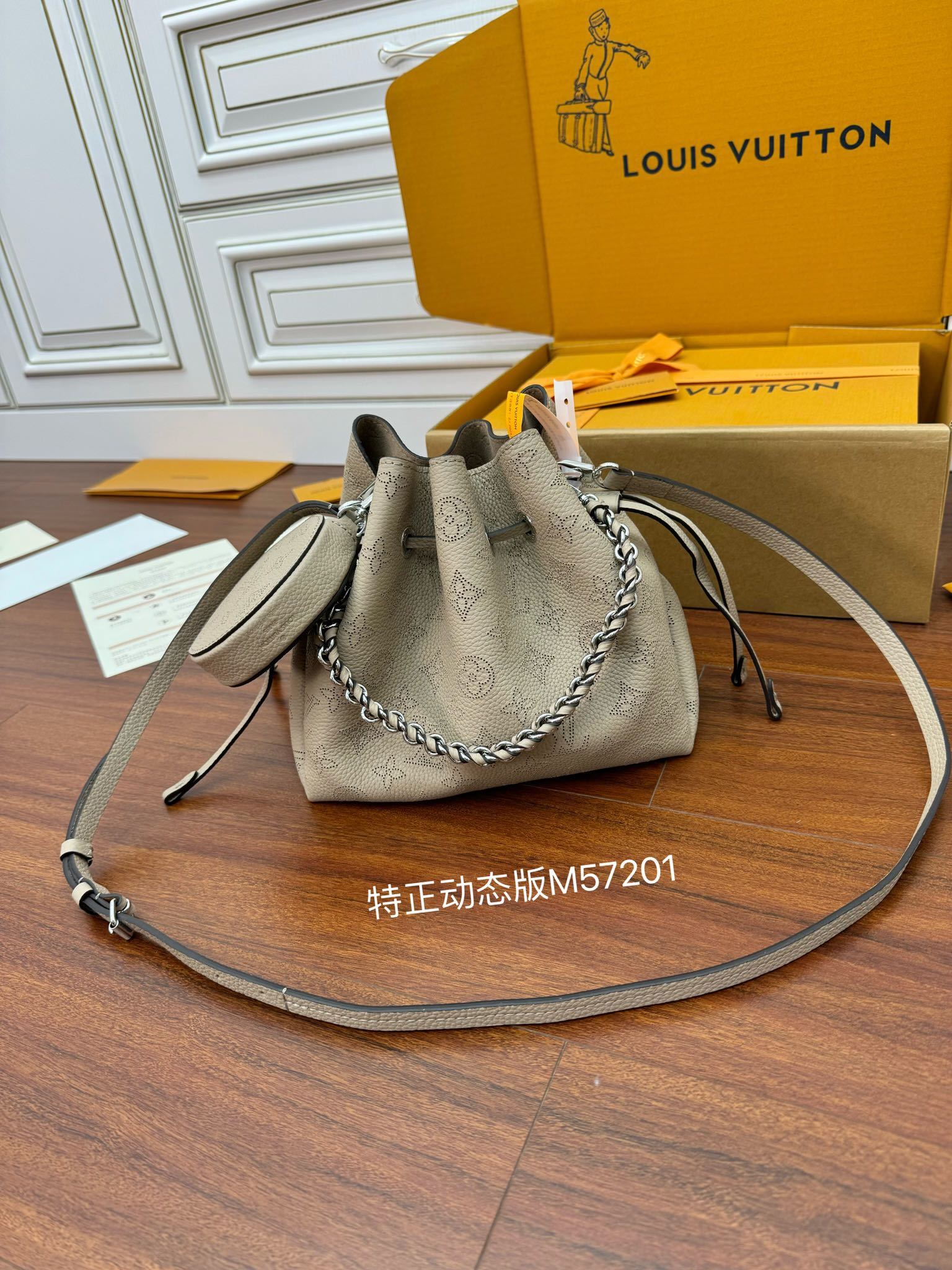独家首发型号M57201特正版动态码品质提升专柜同步动态电子芯片礼品袋保护纸铜版电子标签合格证皮料是正品