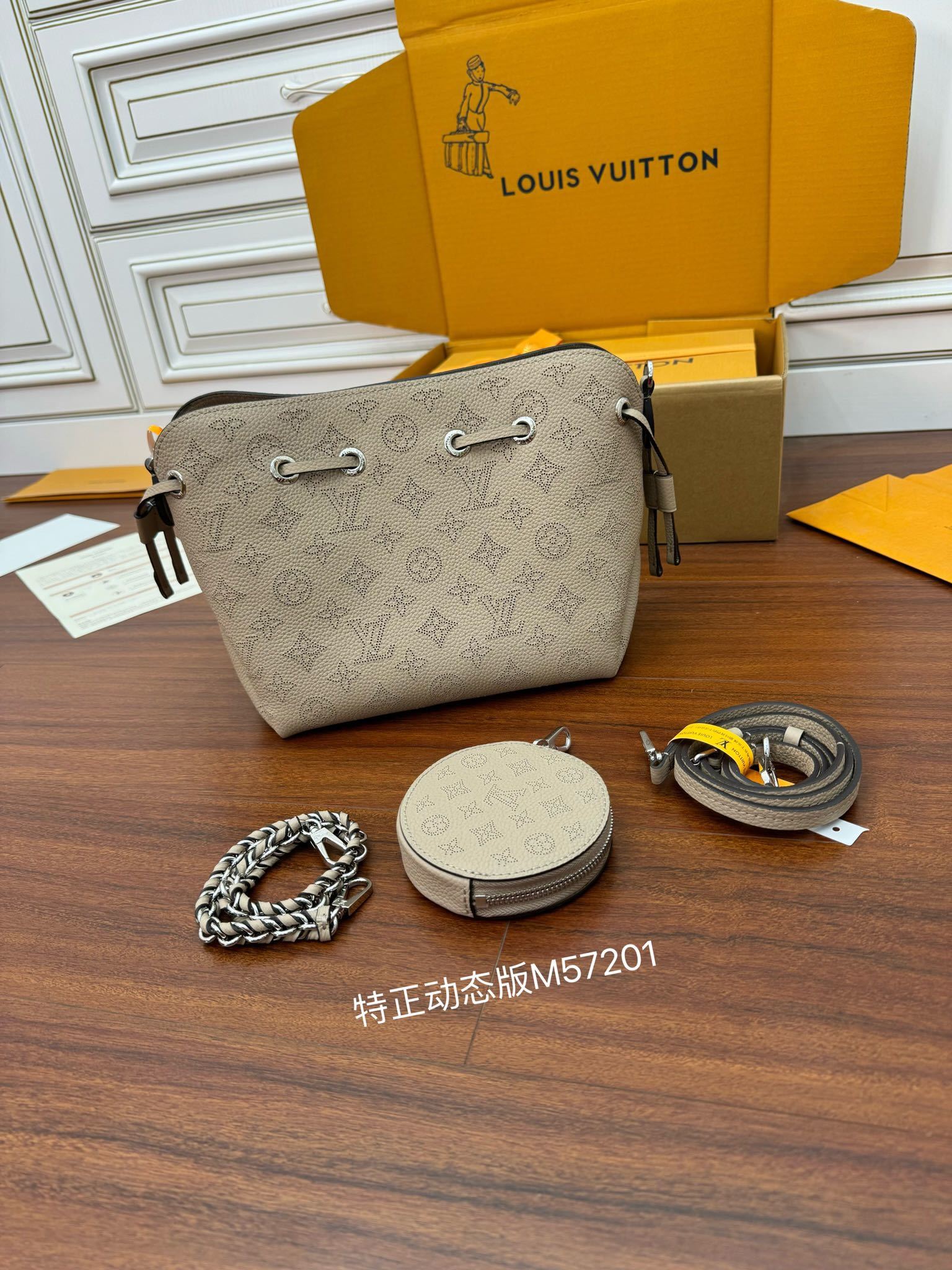 独家首发型号M57201特正版动态码品质提升专柜同步动态电子芯片礼品袋保护纸铜版电子标签合格证皮料是正品