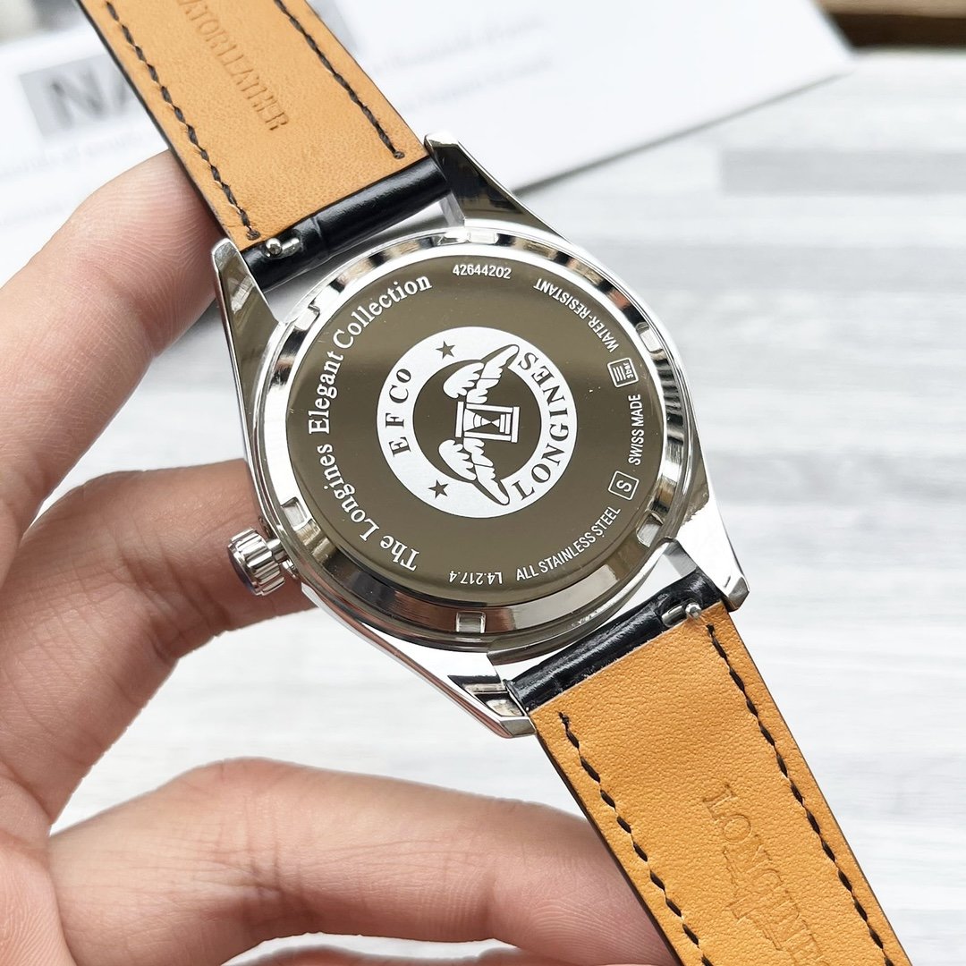 浪琴表结合女性材质与动感线条打造出全新康柏系列ConquestClassic腕表新款腕表仍然忠实于该品牌