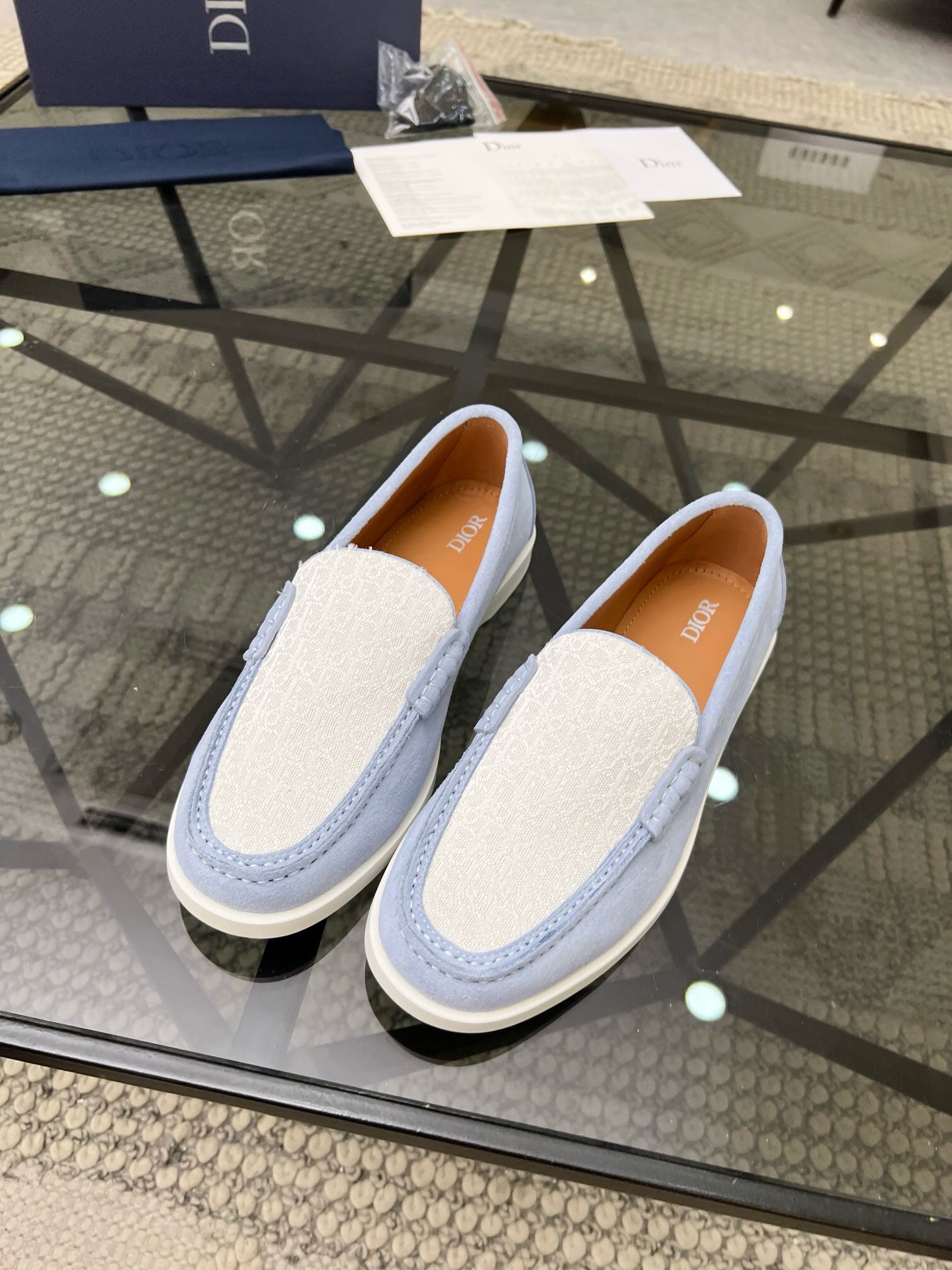 NO:218452,Brand Dior color original color matching, code number 39-44 customized 38.45 price Material Dior casual footwear shoes, the same style of the counter is preferred cowhide head layer cowhide inner cowhide footpad style atmospheric footwear, perfect flow line, high quality workmanship 1:1 accurate reproduction, pure handmade to create a comfortable wearing experience Original rubber outsole, Dior casual shoes, dior, dior, cowhide19860909品牌Dior 颜色原版配色 码数39-44订做38.45 价格 材质迪奥休闲套脚鞋 专柜同款优选牛皮头层牛皮内里牛皮垫脚版型大气上脚超有气质完美的流线高品质做工1:1精准复刻 纯手工打造舒适的穿着体验原版橡胶大底,Dior休闲鞋,dior,dior,cowhide,Men's shoes