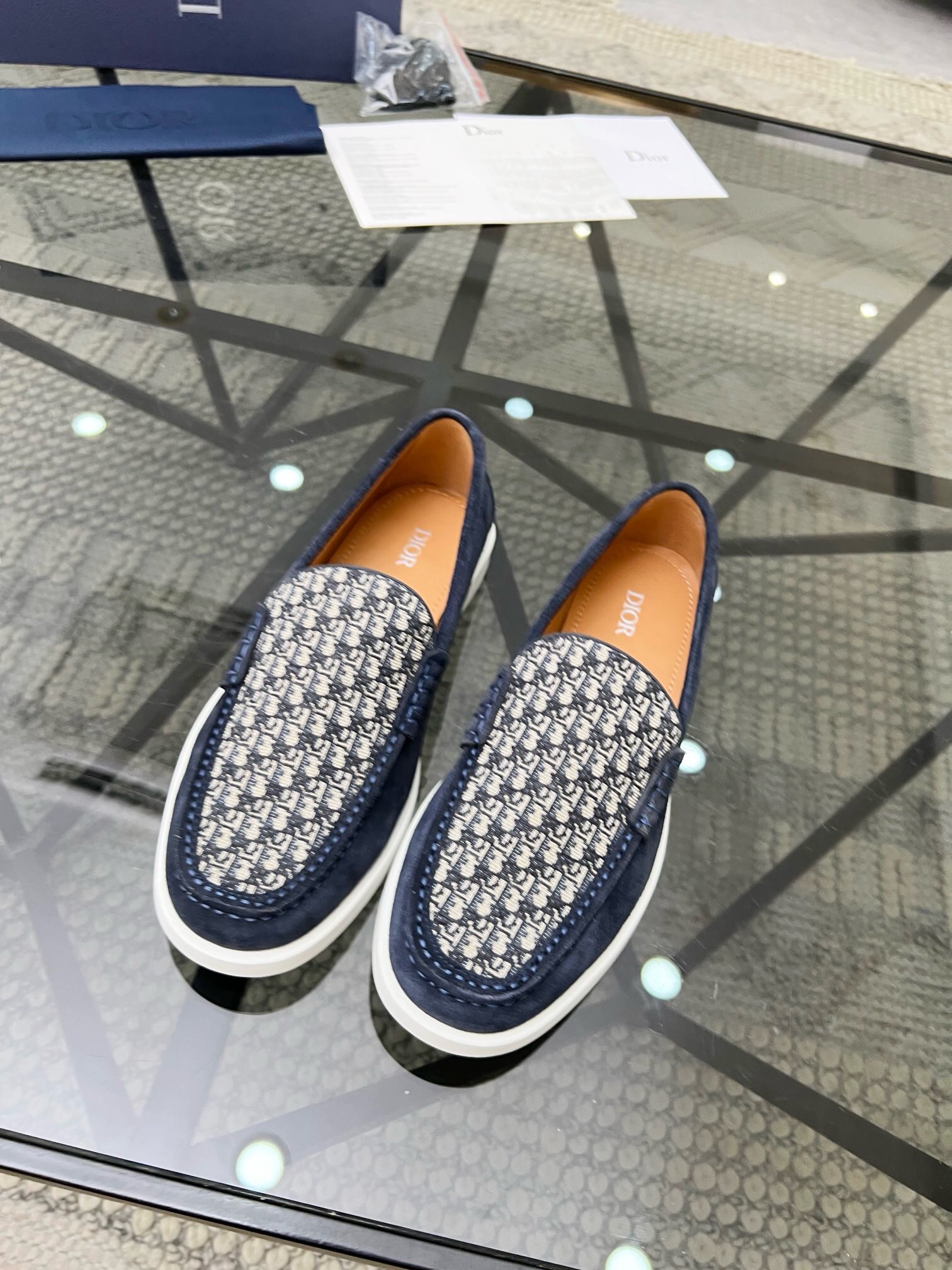 NO:217069,Brand Dior color original color matching, code number 39-44 customized 38.45 price Material Dior casual footwear shoes, the same style of the counter is preferred cowhide head layer cowhide inner cowhide footpad style atmospheric footwear, perfect flow line, high quality workmanship 1:1 accurate reproduction, pure handmade to create a comfortable wearing experience Original rubber outsole, Dior casual shoes, dior, dior, cowhide19860909品牌Dior 颜色原版配色 码数39-44订做38.45 价格 材质迪奥休闲套脚鞋 专柜同款优选牛皮头层牛皮内里牛皮垫脚版型大气上脚超有气质完美的流线高品质做工1:1精准复刻 纯手工打造舒适的穿着体验原版橡胶大底,Dior休闲鞋,dior,dior,cowhide,Men's shoes