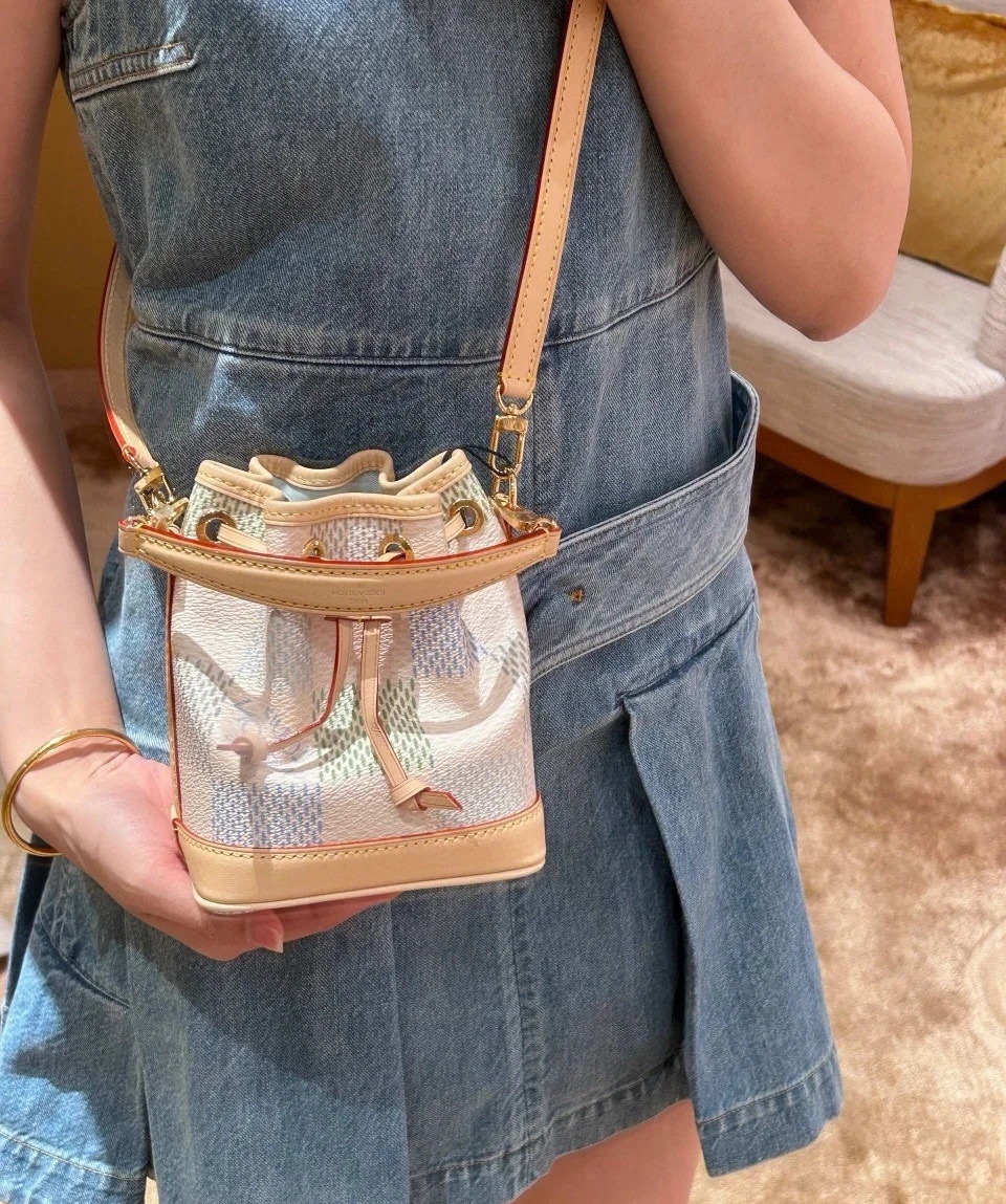 Louis Vuitton LV [nano noe handbag] N40640 plaid upper body renderings