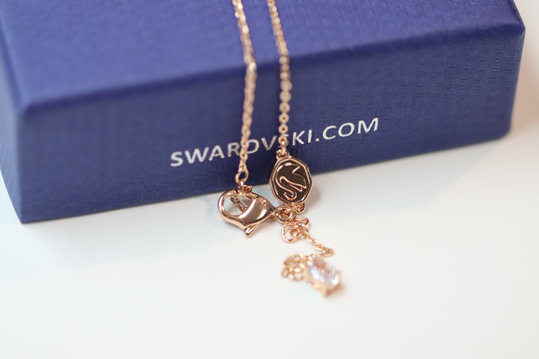 Romantic Swarovski Heart Pendant Necklace with Dome Effect for “I Love You” Expression - 图片 6