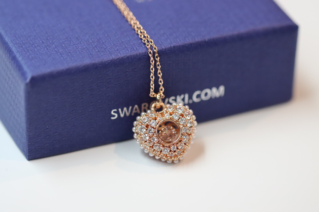 Romantic Swarovski Heart Pendant Necklace with Dome Effect for “I Love You” Expression - 图片 5