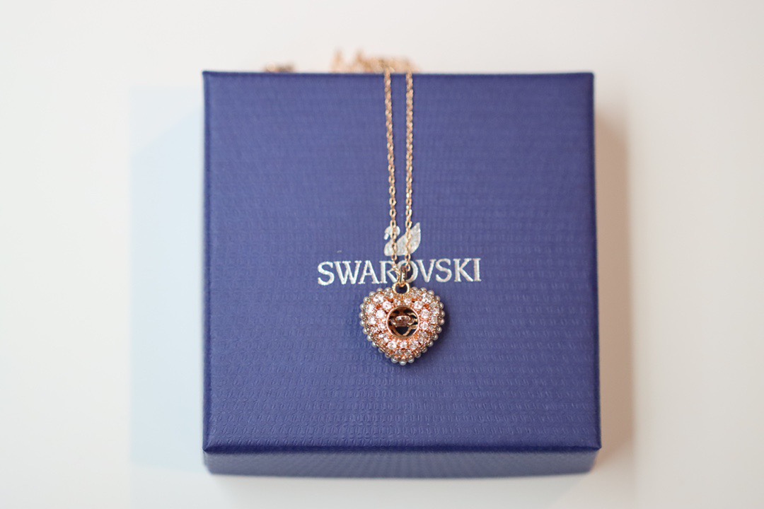 Romantic Swarovski Heart Pendant Necklace with Dome Effect for “I Love You” Expression - 图片 8