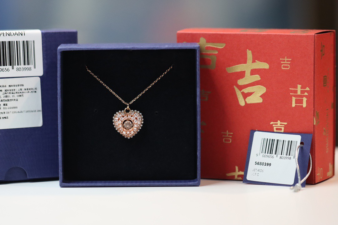 Romantic Swarovski Heart Pendant Necklace with Dome Effect for “I Love You” Expression - 图片 2