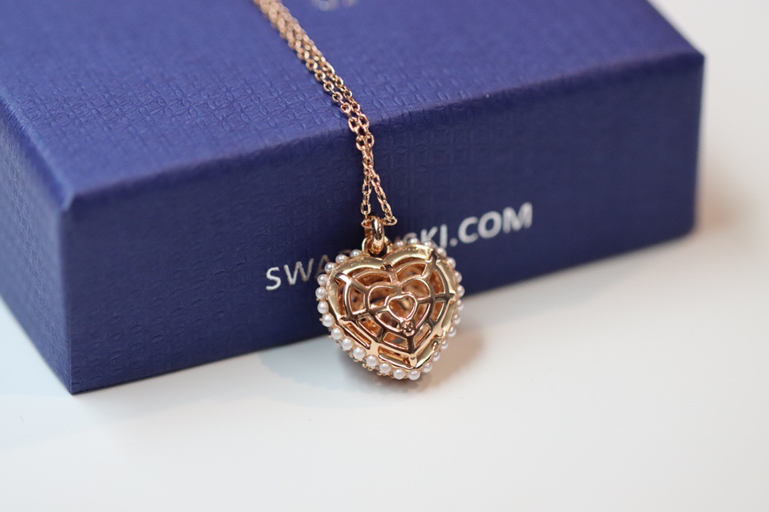 Romantic Swarovski Heart Pendant Necklace with Dome Effect for “I Love You” Expression - 图片 4