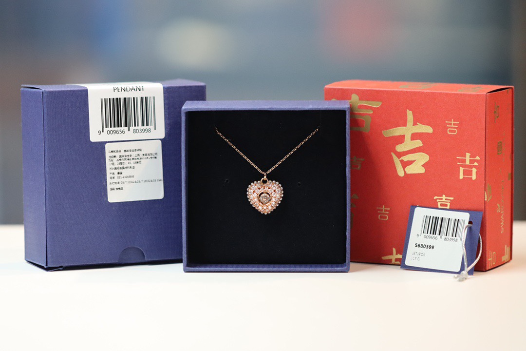 Romantic Swarovski Heart Pendant Necklace with Dome Effect for “I Love You” Expression - 图片 3