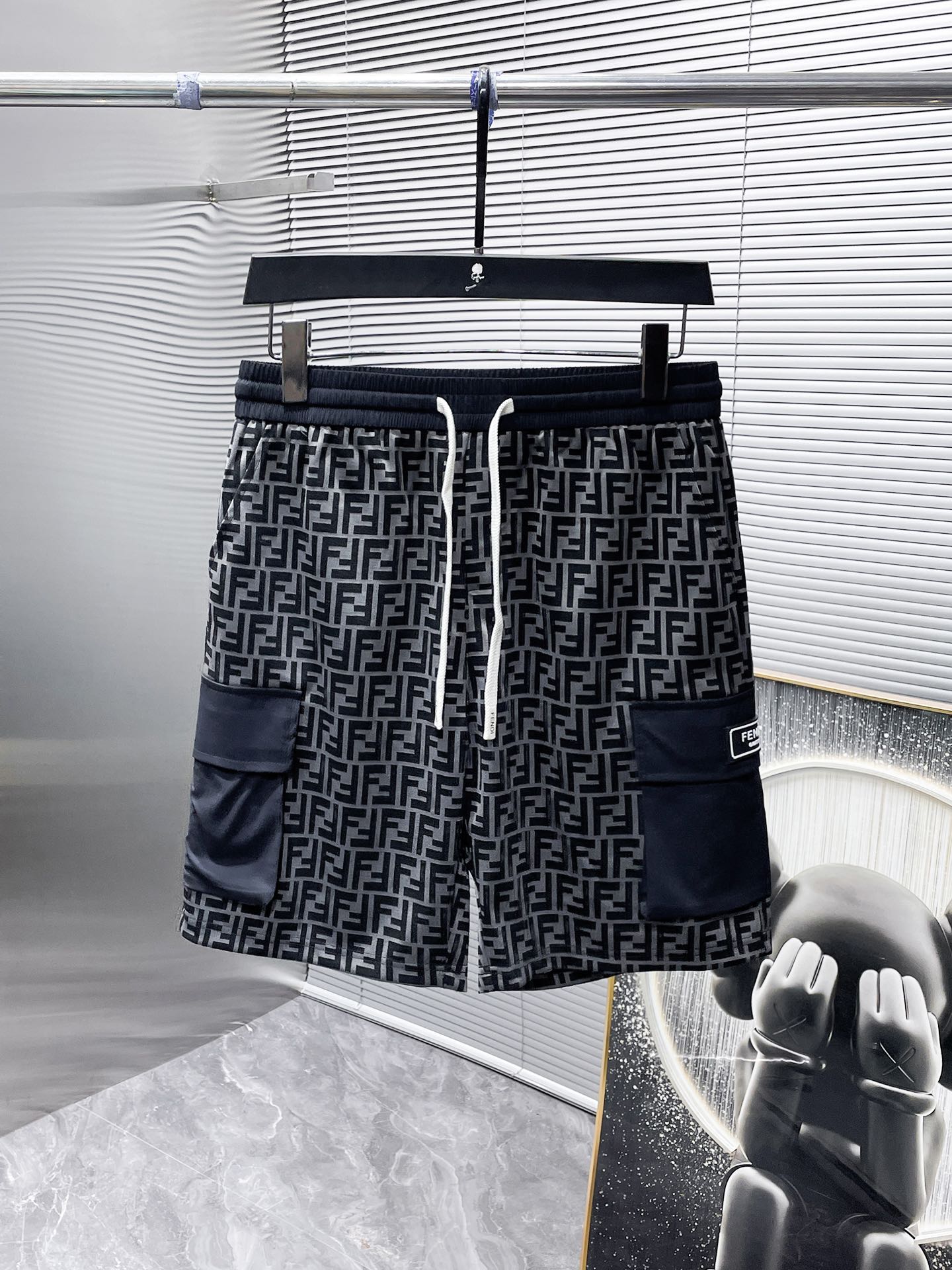 Pyedsj，Fendi·芬迪2024夏季新款多袋微弹五分裤短裤，专柜定制面料，透气舒适度高，细节无可挑剔，品牌元素设计理念，码数：M-3XL