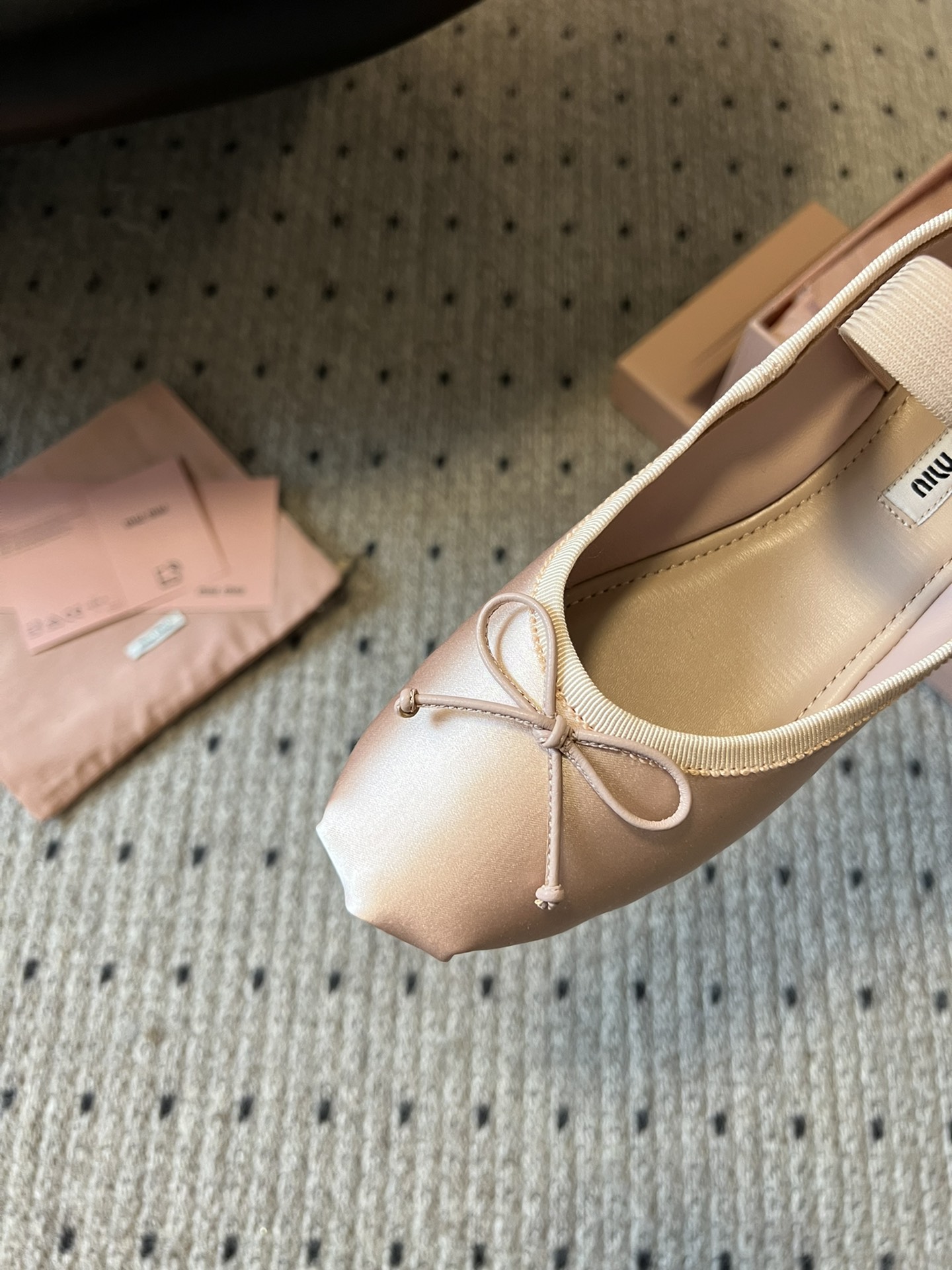 独家高版MiuMi*24/秀款芭蕾舞鞋最美芭蕾舞鞋还得是miumiu软乎乎糯呼呼的芭蕾舞鞋这个粉色真的是