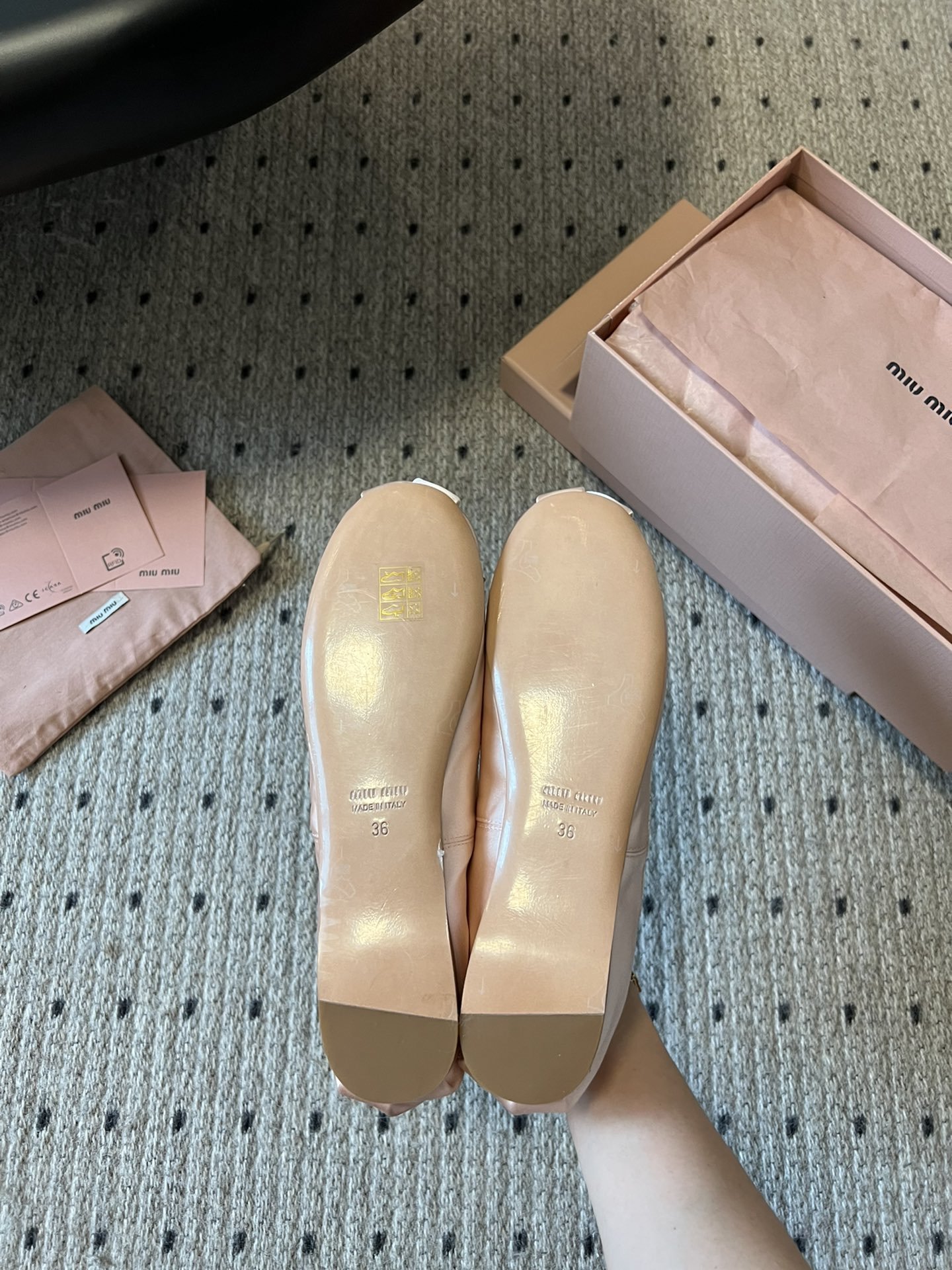 独家高版MiuMi*24/秀款芭蕾舞鞋最美芭蕾舞鞋还得是miumiu软乎乎糯呼呼的芭蕾舞鞋这个粉色真的是
