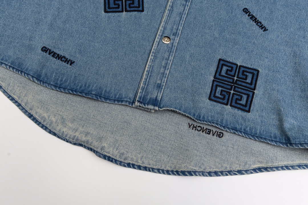 Givenchy Cowboy Shirt with 4G Logo, Water Wash, Nostalgic Hand, and Embroidery. - 图片 8