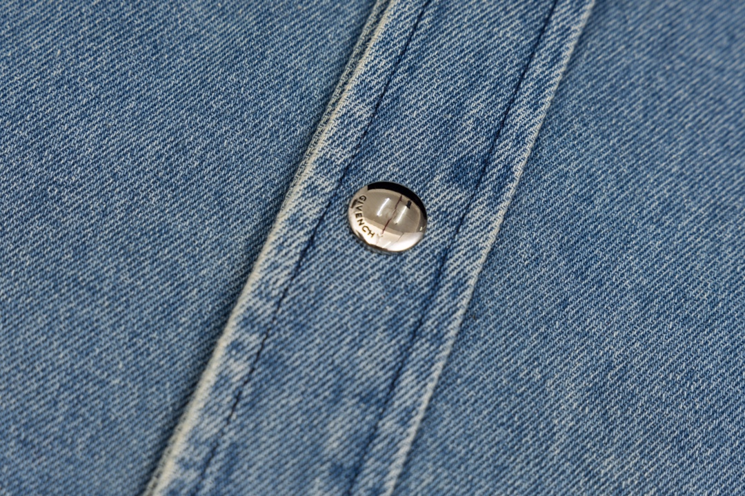 Givenchy Cowboy Shirt with 4G Logo, Water Wash, Nostalgic Hand, and Embroidery. - 图片 7