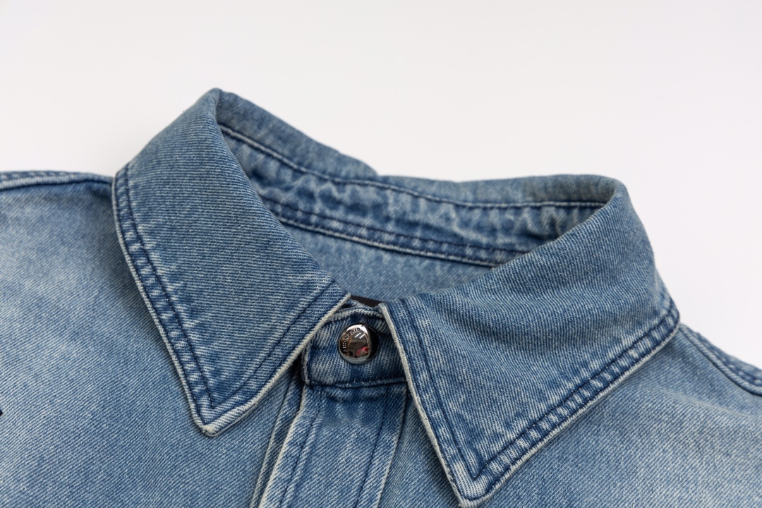 Givenchy Cowboy Shirt with 4G Logo, Water Wash, Nostalgic Hand, and Embroidery. - 图片 3