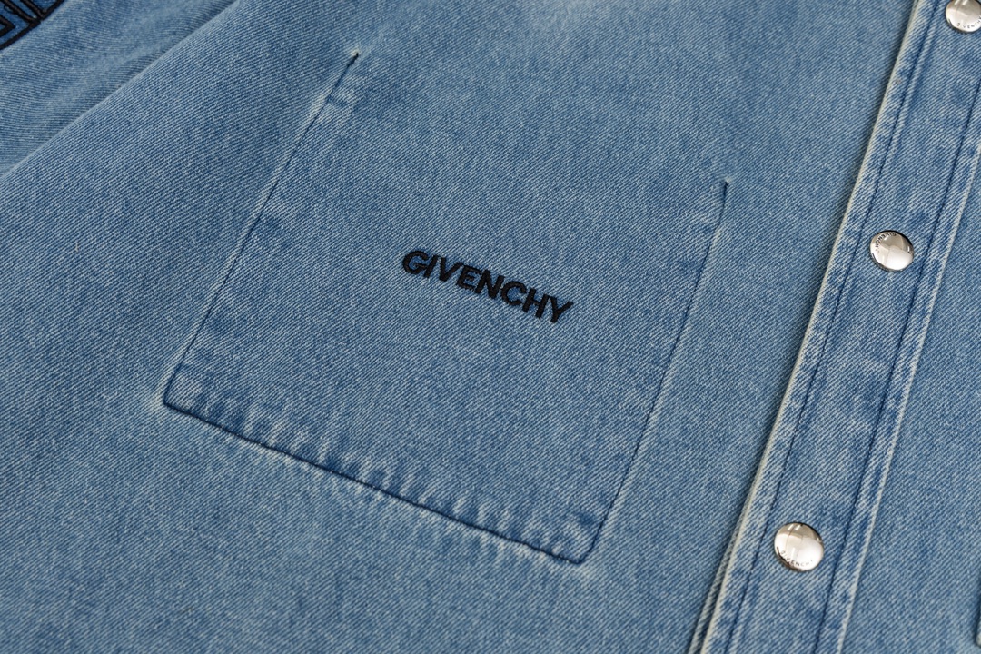 Givenchy Cowboy Shirt with 4G Logo, Water Wash, Nostalgic Hand, and Embroidery. - 图片 6