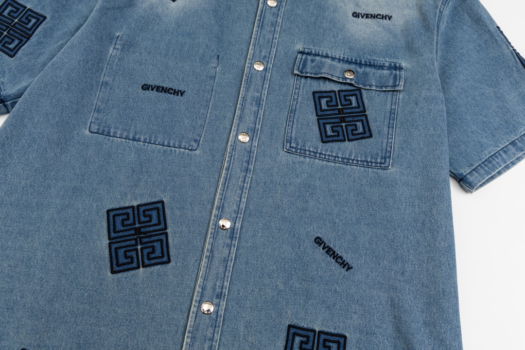 Givenchy Cowboy Shirt with 4G Logo, Water Wash, Nostalgic Hand, and Embroidery. - 图片 4