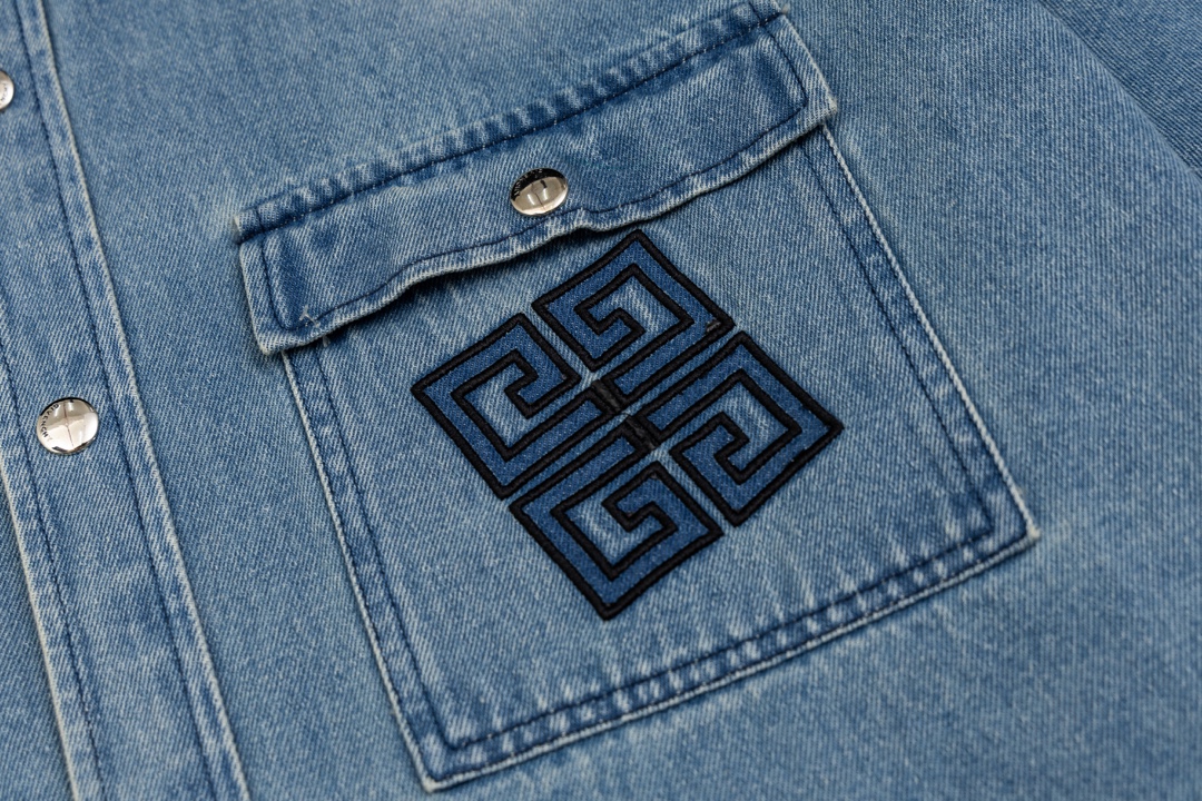 Givenchy Cowboy Shirt with 4G Logo, Water Wash, Nostalgic Hand, and Embroidery. - 图片 5