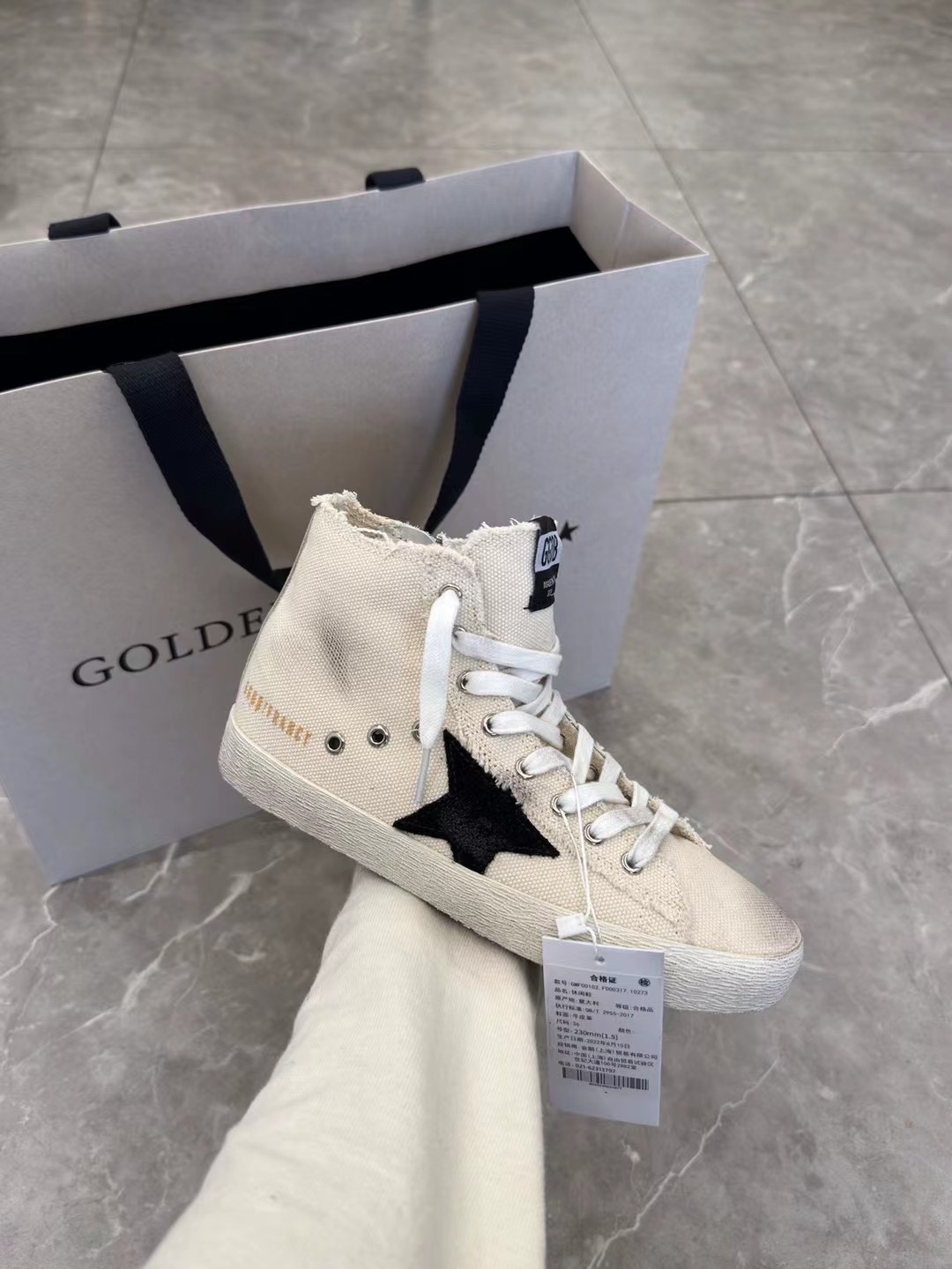NO:172373,(Long-term goods. Order inquiry) Beige canvas high-top couple style top-grade Niuli high-end version. Don’t disturb the low-end!  Packaging: Upgrade new packaging...Certificate, card, tag, cloth bag, GGDB Slide Golden Goose Small Dirty Shoes Gaobang Golden Gse Deluxe Brand SUPER$TAR N pair of genuine disassembly version# The best market is not acceptable to compare # 2025 new ggdb Gaobang Small Dirty Shoes The popularity is earlier than the white shoes, breaking the traditional aesthetic, the small dirty shoes have done it!  Celebrity private server demonstration is so versatile!  No need to worry about washing shoes anymore!  The original custom cowhide (the essence of the old one) inner towel   cowhide, exclusive mold latex pad, 2cm height-enhancing insole, you can take out!  Insole size stamp!  Old craftsmen polished by hand, even the soles are unruly dirty, women 35-40 men 40-45. Men's size custom 10. Men's size only adjust the upper and lower sizes (women 41 men 45 46 custom 56 not return or exchange), casual shoes/sports shoes, sneakers, cowhide, gold19860909（长期做货.订单询价） 米色帆布高帮情侣款顶级牛里高版本.低端勿扰！ 包装:升级新包装..证书,卡片,吊牌,布袋, GGDB Slide黄金鹅小脏鞋高邦Golden Gse Deluxe Brand SUPER$TAR N双正品拆解打版# 市场最优不服来比 # 2025新款ggdb高邦小脏鞋 火红程度比小白鞋还要早,打破传统审美,小脏鞋做到了！明星私服上脚示范 就是这么百搭 ！再也不用担心洗鞋的问题啦！ 鞋面原版定制牛皮（做旧精髓所在）内里毛巾 牛皮 里 独家开模乳胶垫 2cm内增高鞋垫可以拿出来哦！鞋垫码数钢印！ 老工匠手工打磨,就连鞋底也是不羁的脏, 女35-40 男40-45. 男码定做10.男码只调上下码（女41 男45 46定做不退换）,休闲鞋/运动鞋,sneakers,cowhide,gold,Women's Shoes