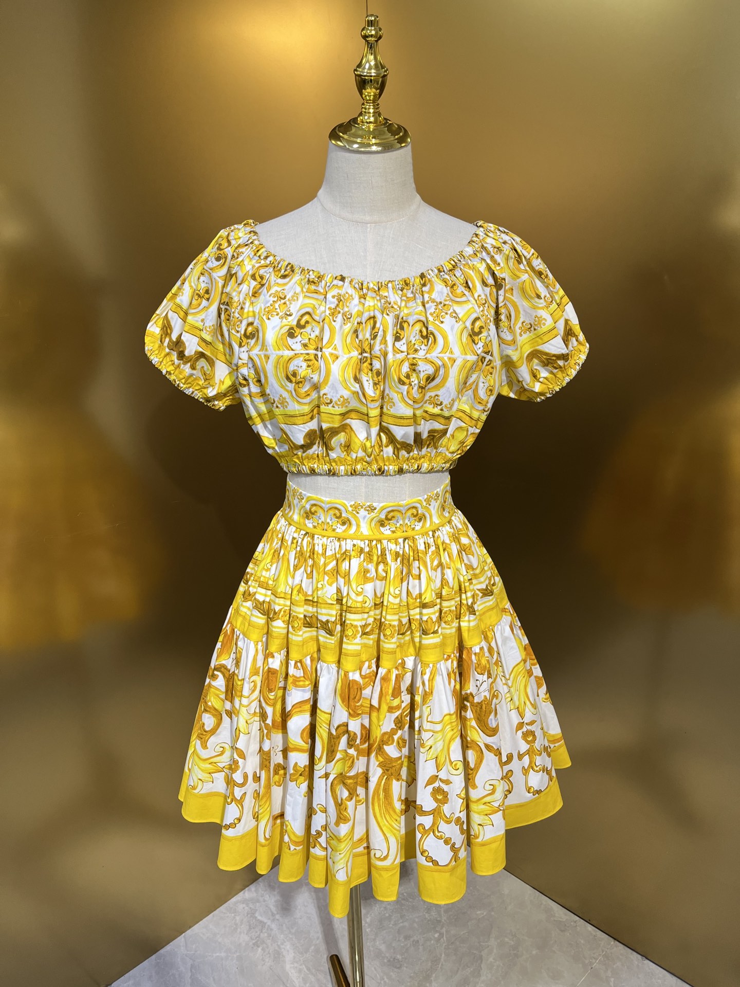 NO:899094,New style yellow flower porcelain cotton corset with small breast cup smlxlxxl 220 yellow flower porcelain cotton cross-shoulder corset smlxlxxl 190 yellow flower porcelain cotton large hem small skirt smlxlxxl, Dolce & Gabbana-clothing, Dolce&Gabbana,skirts,19860909新款 黄花瓷棉布紧身胸杯小胸衣smlxlxxl 220  黄花瓷棉布跨肩小束衣smlxlxxl 190 黄花瓷棉布大摆小半裙smlxlxxl,杜嘉班纳-服装,Dolce&Gabbana,skirts,,Women's clothing