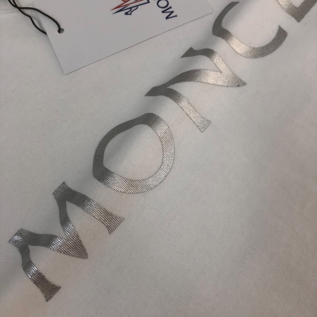 EMONCLER蒙口2024夏季新款立体字母印花logo宽松T恤蒙口品牌以精湛的工艺和独特的设计赢得了广