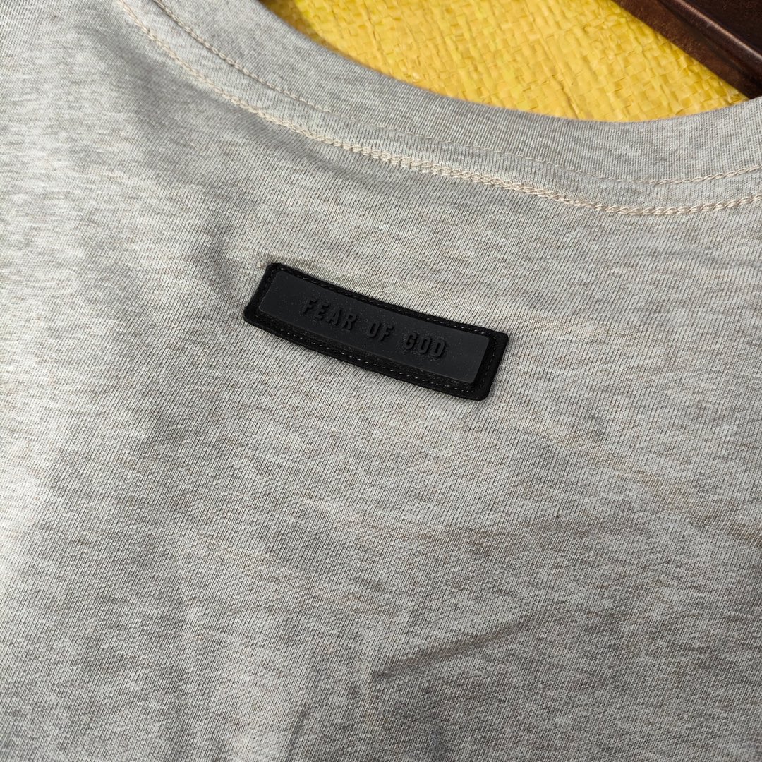 FEAR OF GOD ESSENTIALS 云系列 T恤服装 8