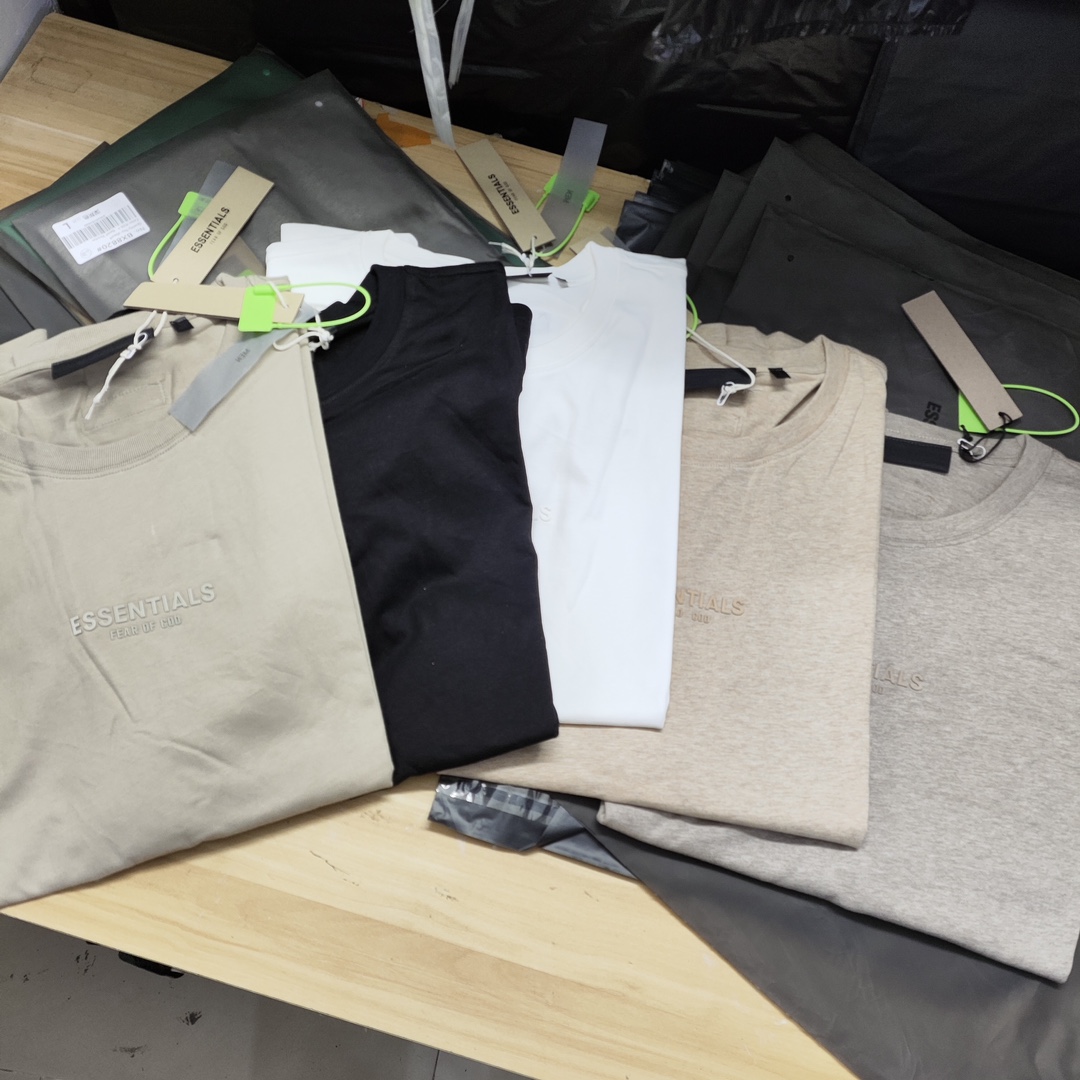 云系列FEAR OF GOD ESSENTIALS无袖T恤 FOG背心
款号：BX8821# 
颜色...