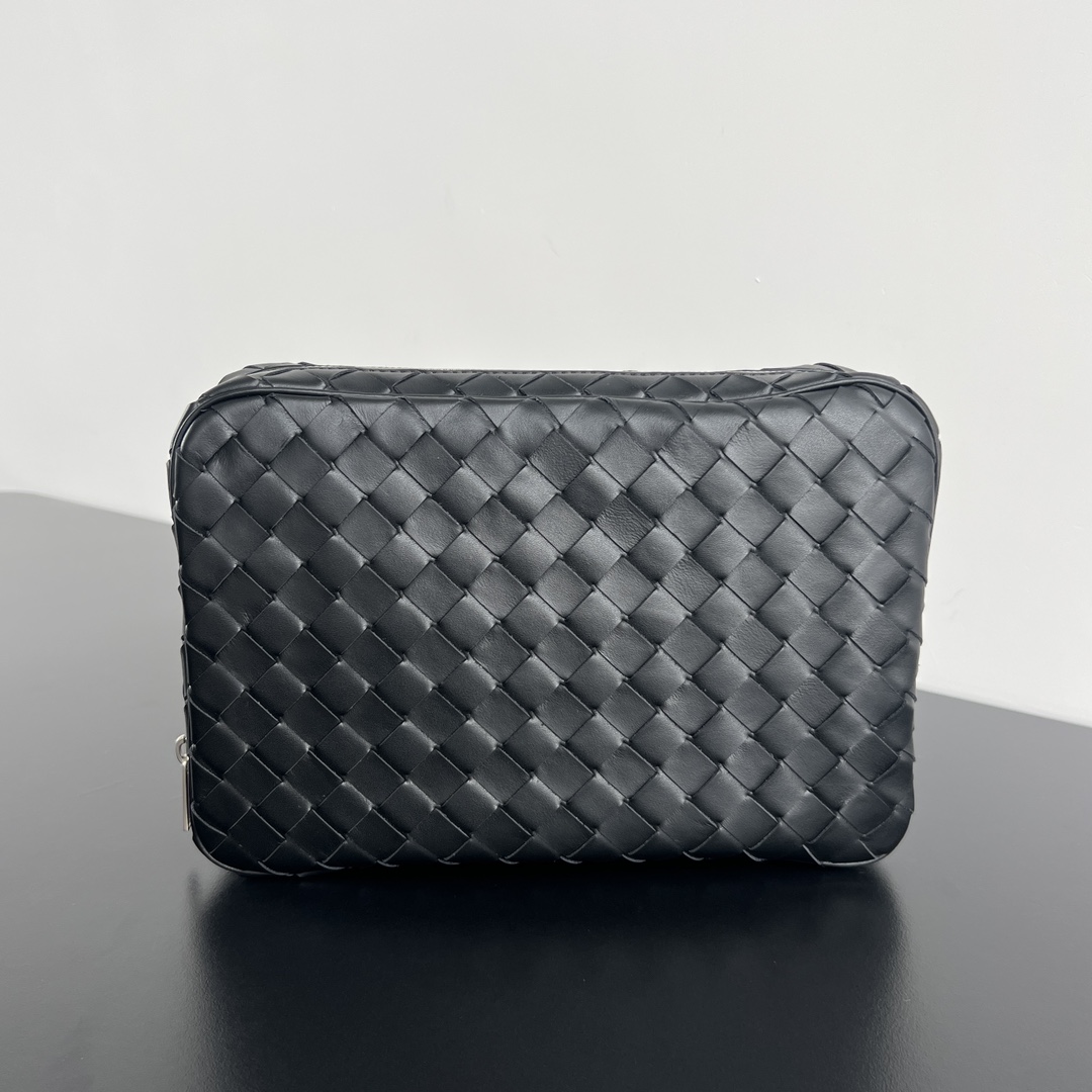 Плетеный косметический чехол Bottega Veneta Intrecciato