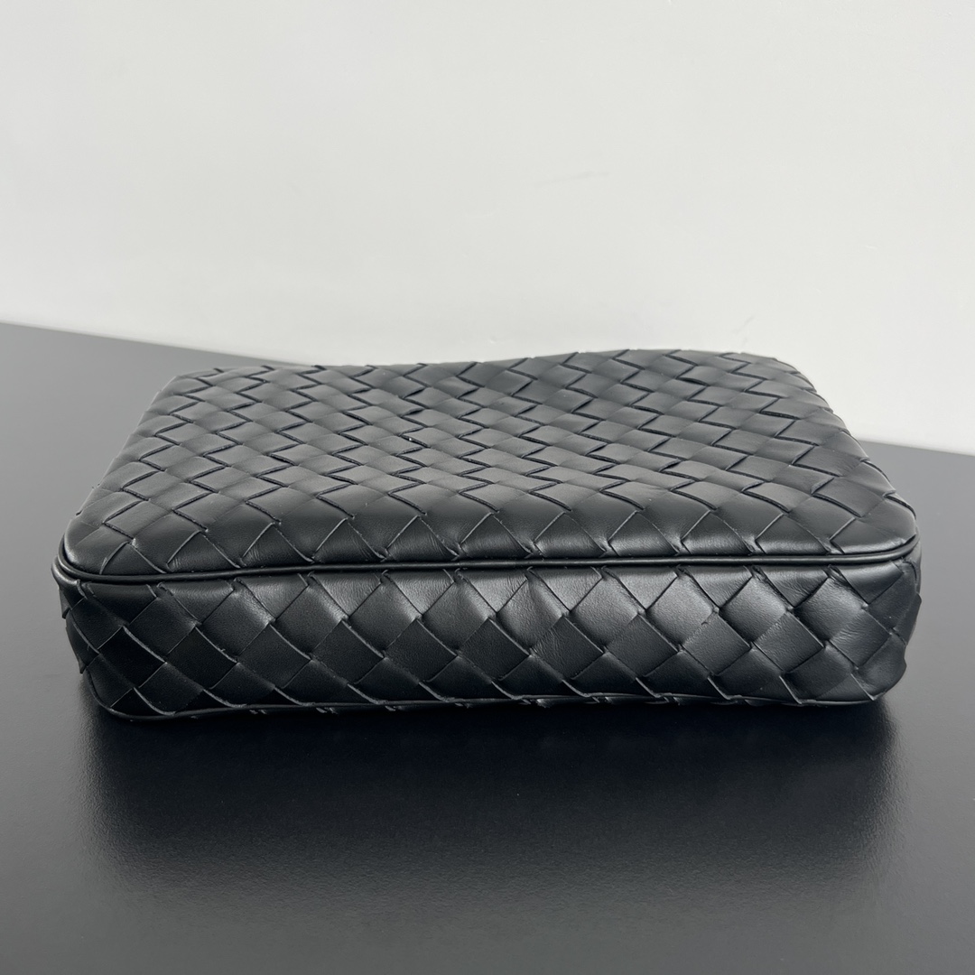 Плетеный косметический чехол Bottega Veneta Intrecciato